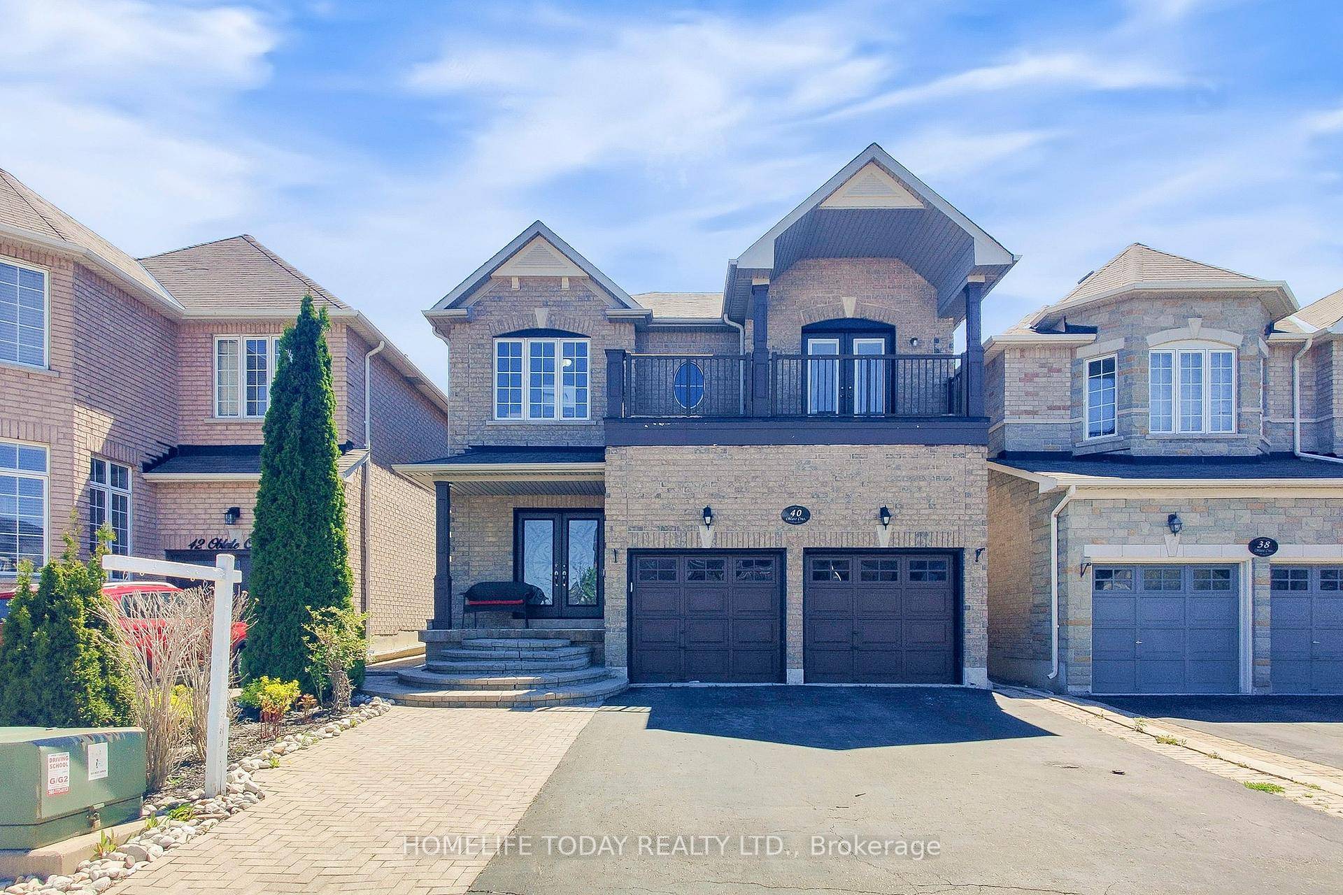 Welcome to 40 Oblate Crescent, a spacious and well maintained 4 bedroom detached home located in a desirable Brampton neighborhood.