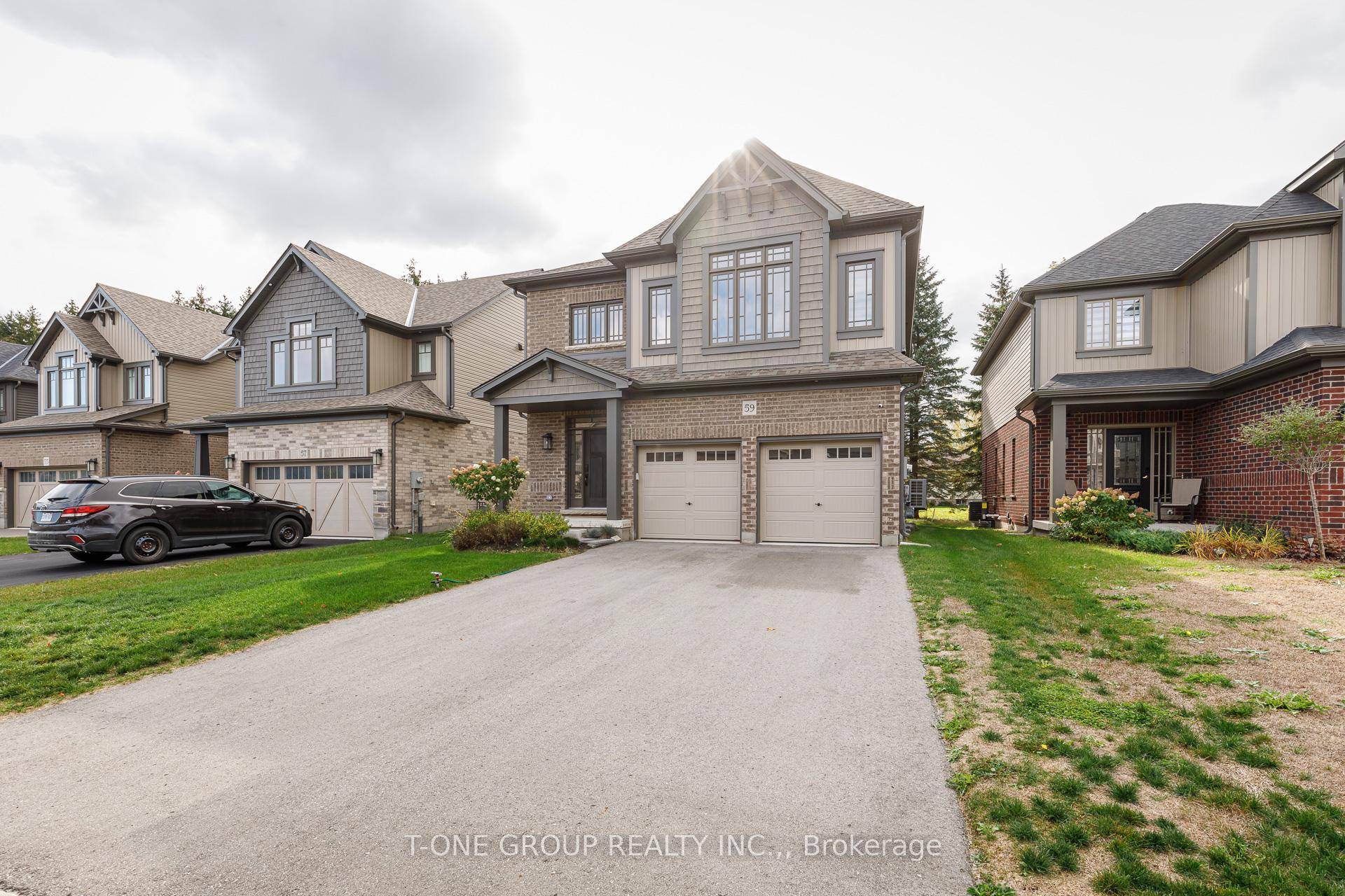 Luxurious Two Story Haven in Picturesque Collingwood, Located in Between Blue Mountain and Beautiful Town of Collingwood with Many Attractions.