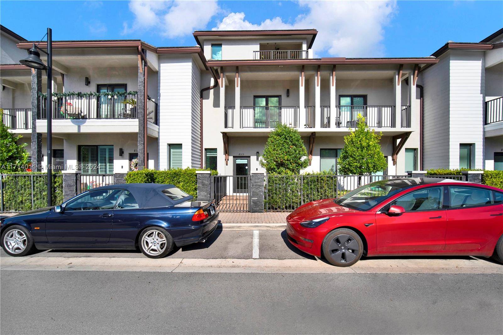 Spectacular Three level townhouse located in the heart of Downtown Doral.