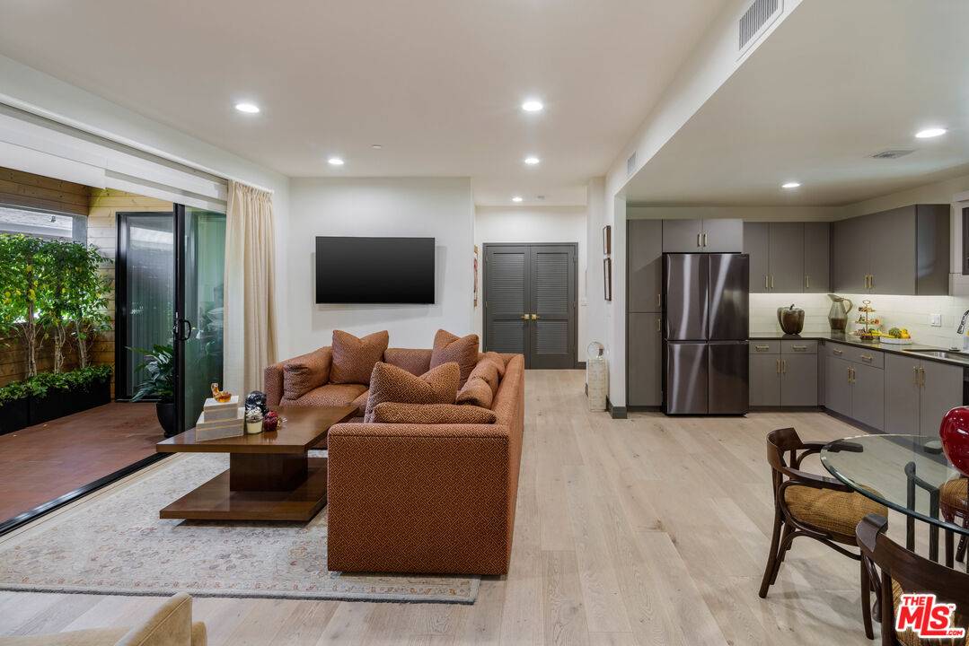 118 N Orlando Ave 2BR Beverly Grove La