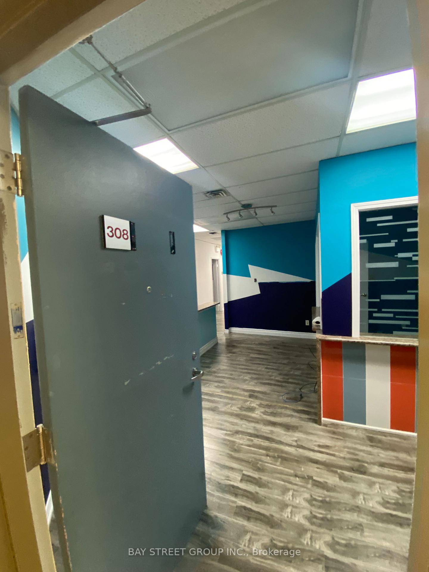 Well Renovated ; 6 Rooms plus 1 Reception Area ; Convenient To Public Transit ; Close To Highway 401 And Highway 404 ; Free Ample Parking Space For Visitors And ...