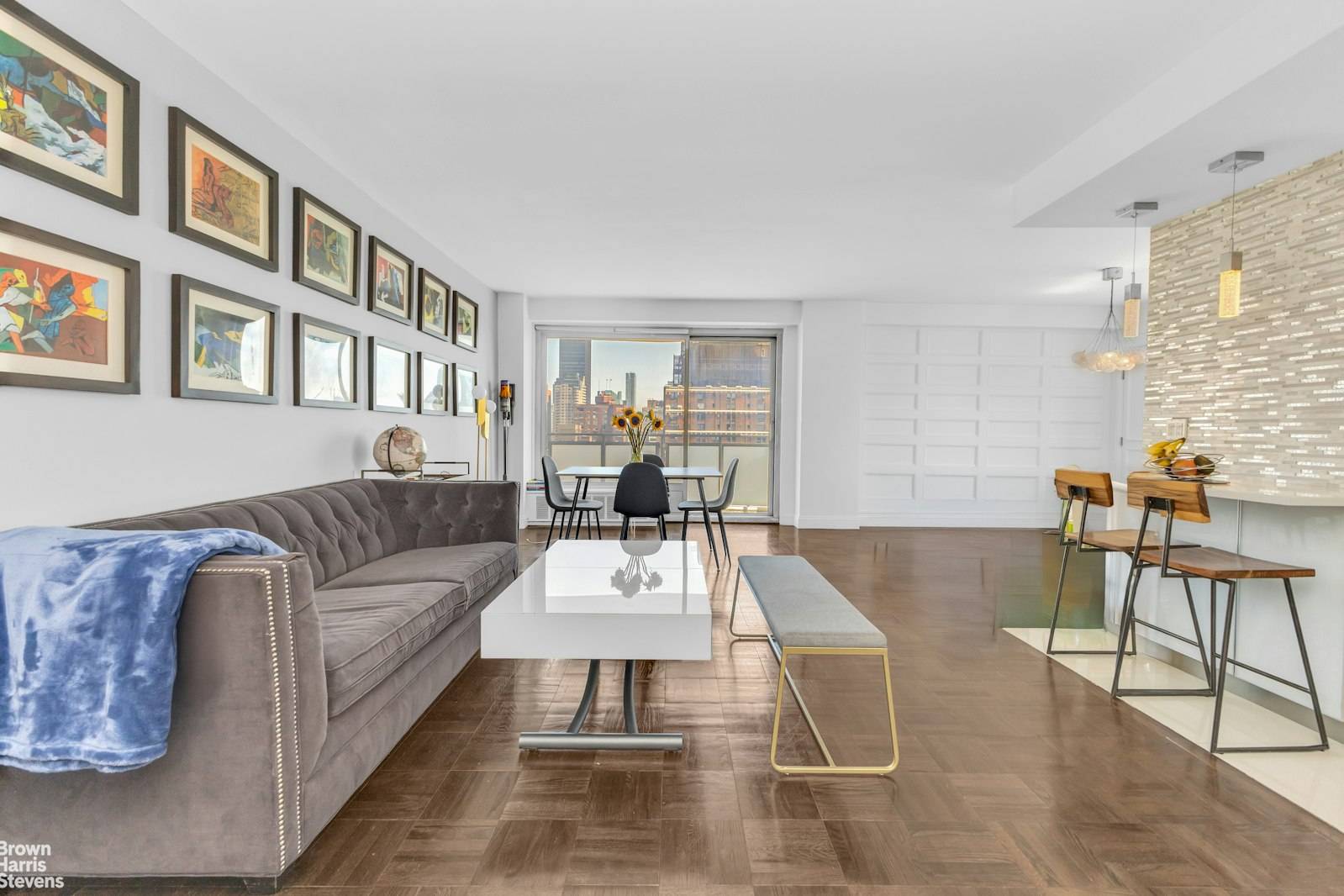 LUXURIOUS CONVERTIBLE 2 BEDROOM WITH TERRACE amp ; PANAROMIC VIEWS !