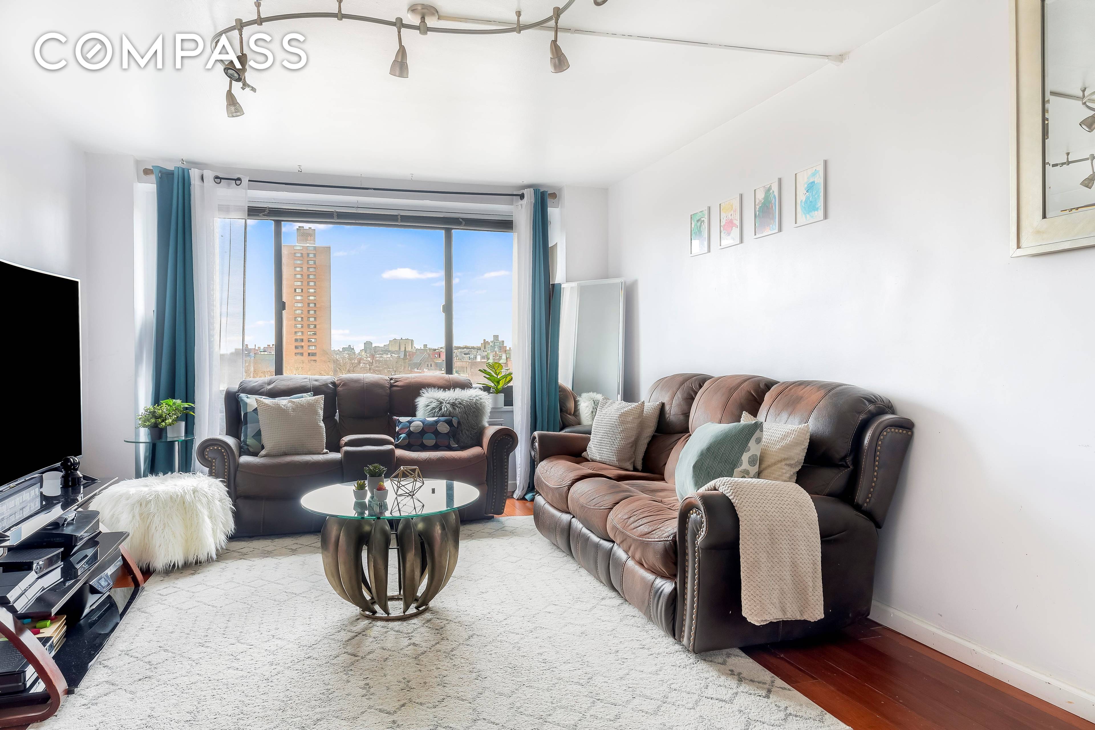 Best deal in the coop ! Sunny, South facing 1 bedroom in Clinton Hill !