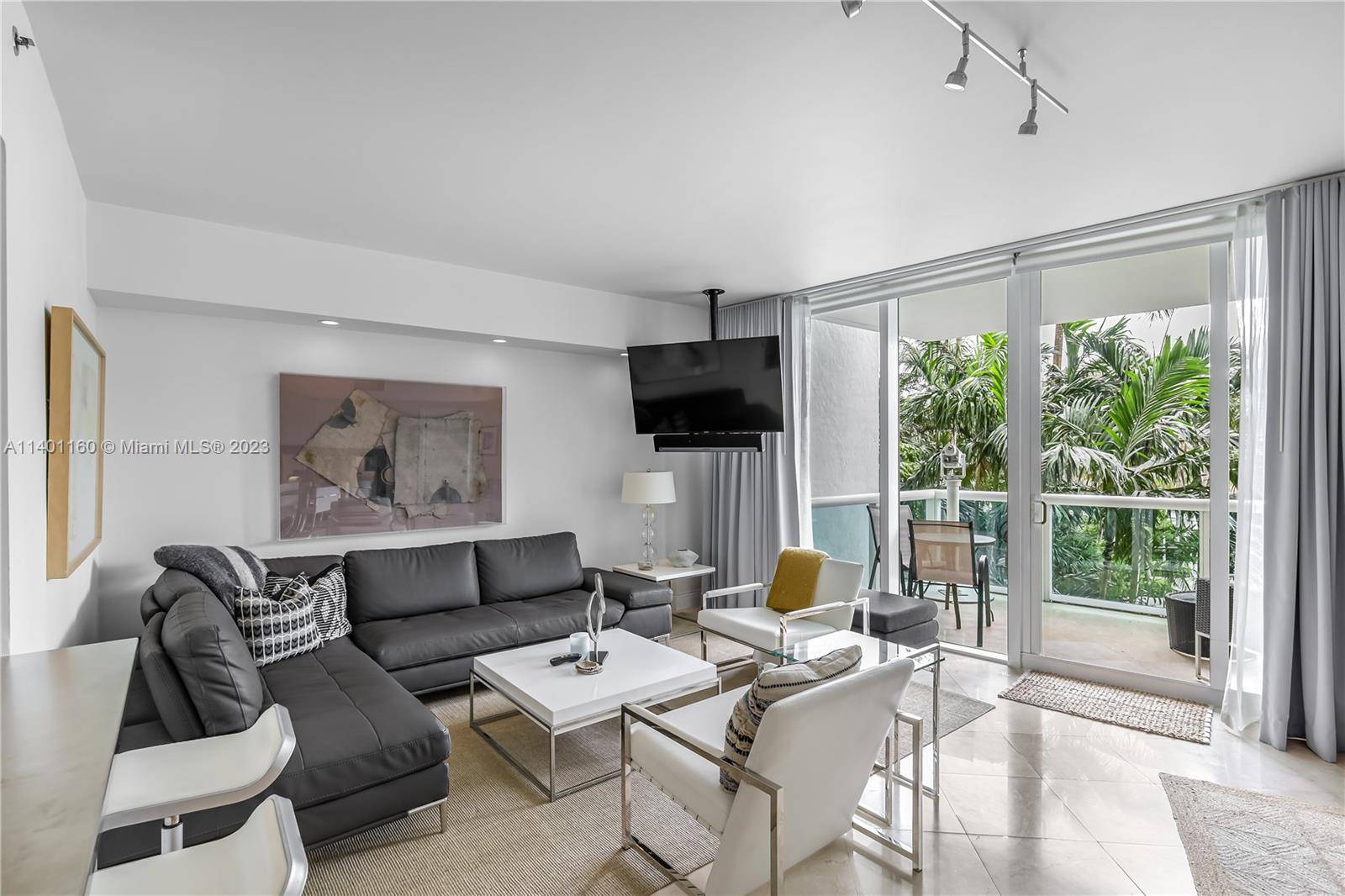 Large one bedroom in the desirable Murano at Portofino.