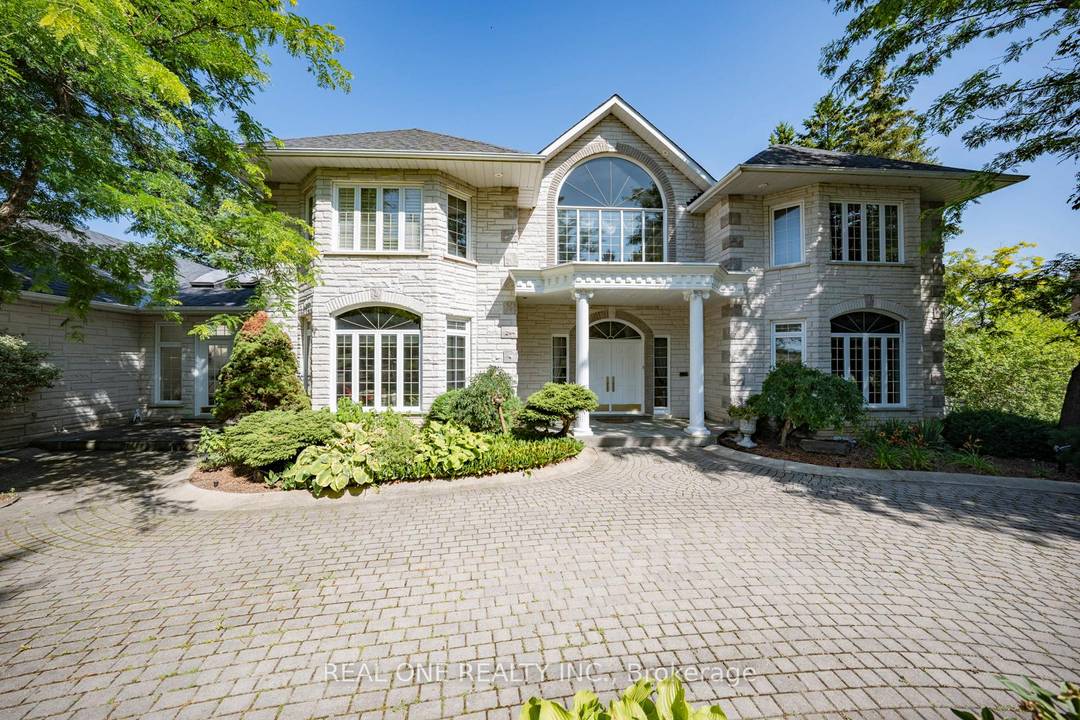 Stunning Custom Built Estate Approx.