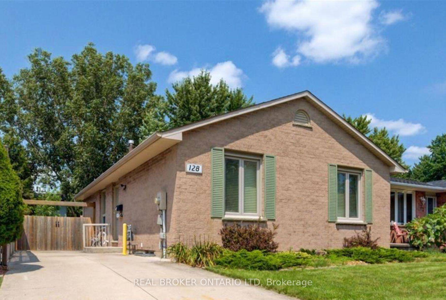Welcome to this beautifully renovated, carpet free 3 bedroom, 2 bathroom upper unit tucked away on a quiet crescent just minutes from Western University.