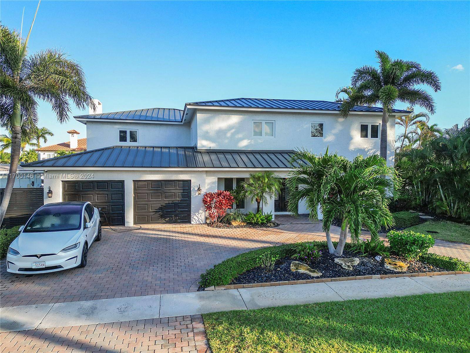 Discover this beautifully remodeled home featuring three en suite bedrooms, a large versatile den, and an additional bathroom, situated on an exclusive island street, just minutes from Hillsboro and Boca ...