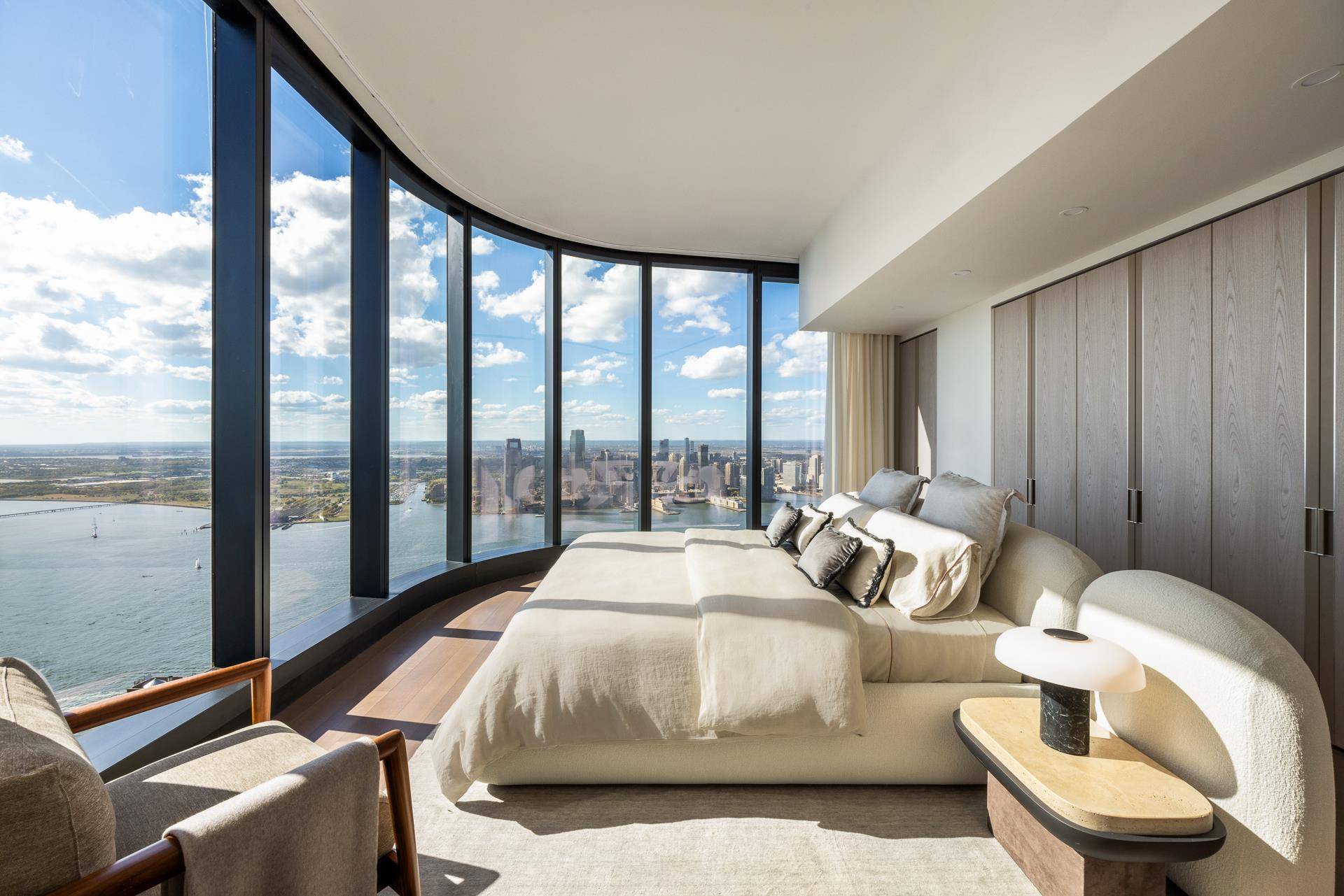 Immediate Occupancy Bathed in sunlight and jaw dropping, this half floor penthouse residence, high above the Hudson River, epitomizes modern luxury.