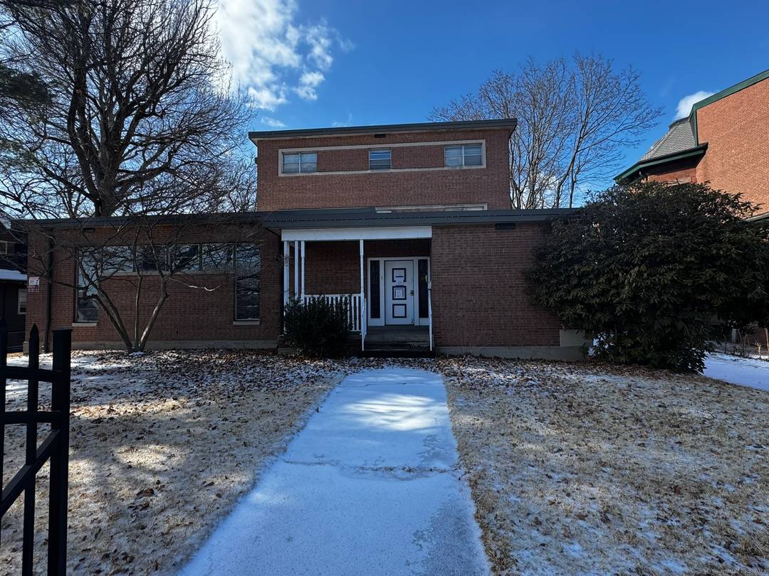 Excited to present 11 Charter Oak Place, a well priced adaptive reuse opportunity in one of Hartford's most historic and sought after neighborhoods.