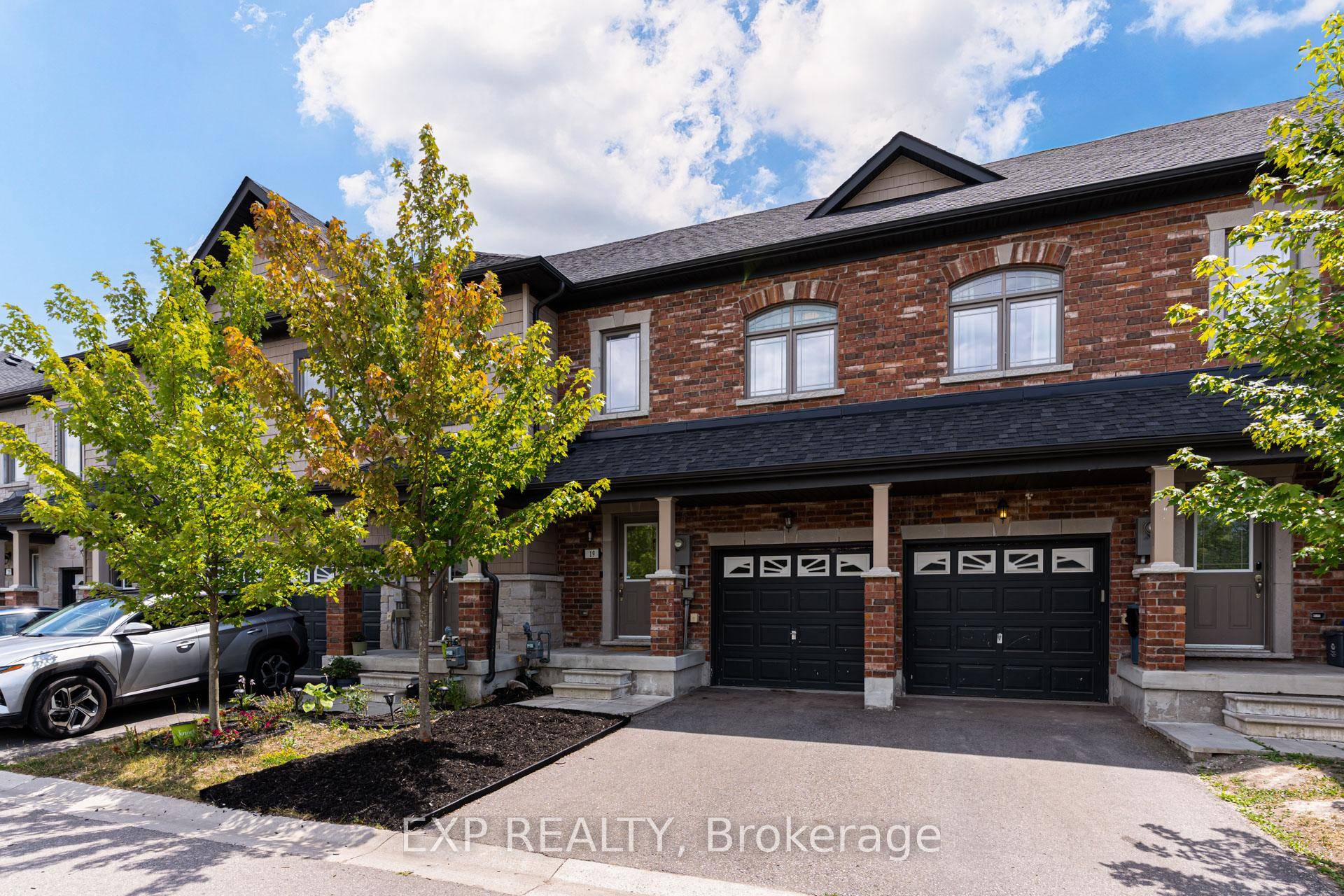 Welcome to this Bright amp ; Stylish Townhouse Nestled in the Sought After Ardagh Bluffs Community in Barrie !