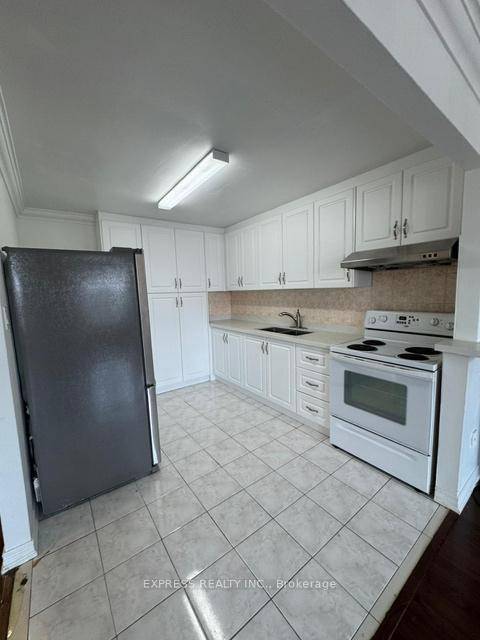 Convenient Location. 2 Bedroom 1 Bathroom Apartment For Lease With Spacious Combined Living Dining Room Area amp ; Large Bedrooms !