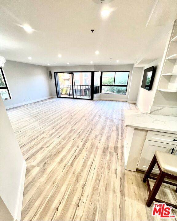 727 S Ardmore Ave 2BR Hancock Park La