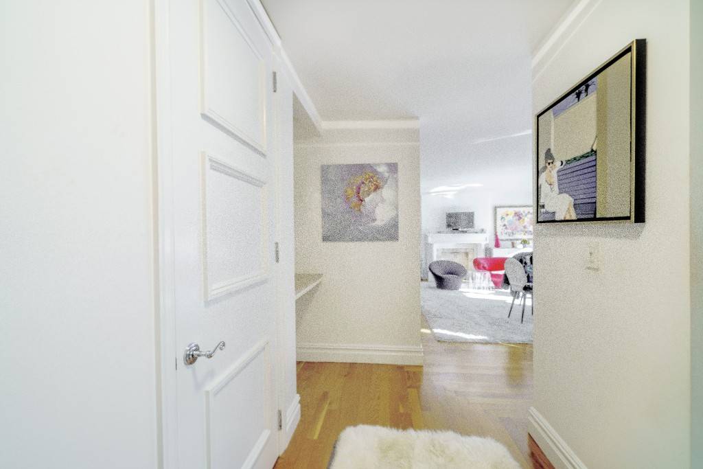 Le Premier Condominium is a full service, luxury doorman building located on West 56th Street near sixth Avenue, just a few short blocks from Central Park, Columbus Circle, Whole Food, ...