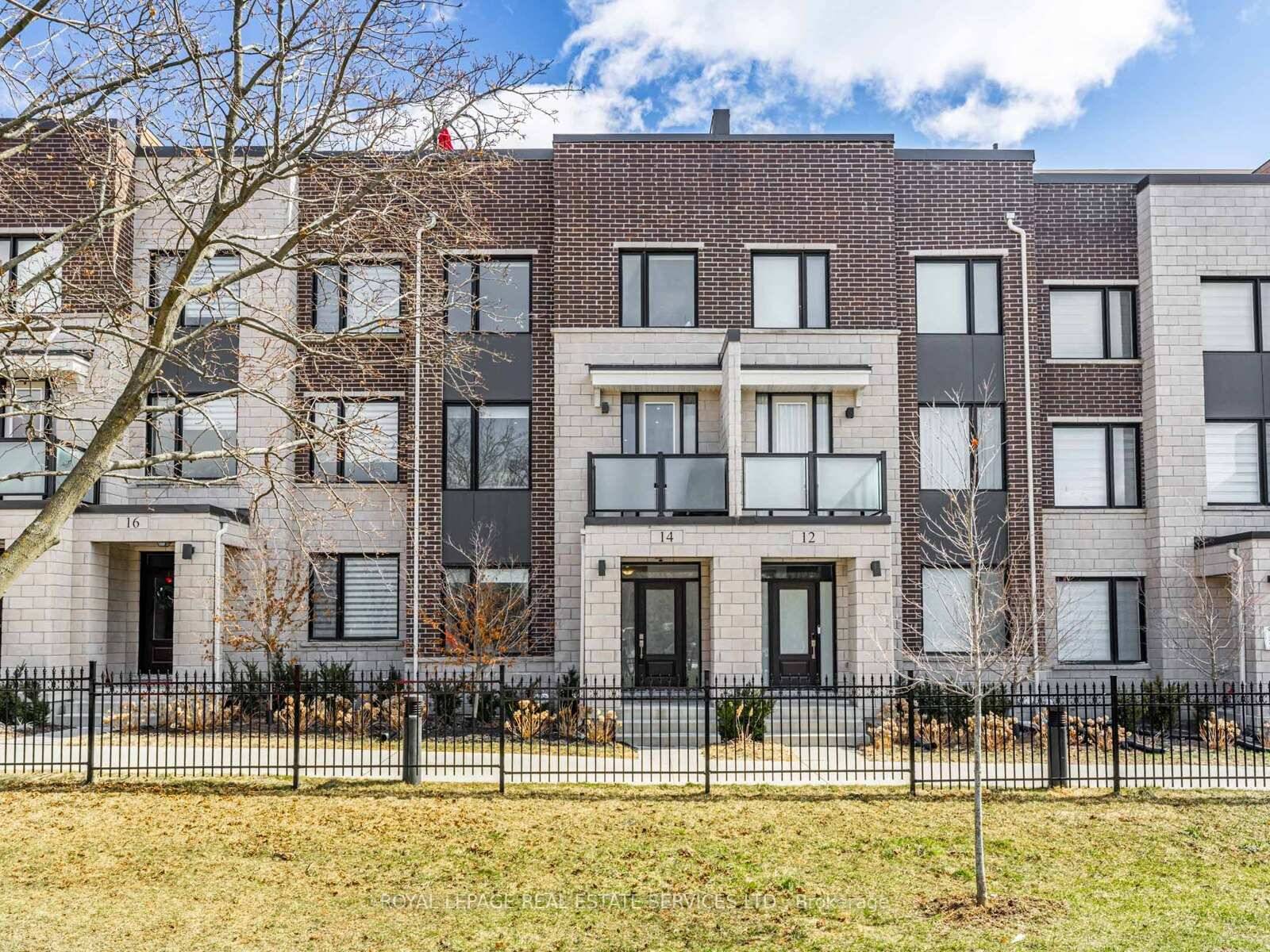 Luxurious Living in the Heart of Banbury Don Mills !