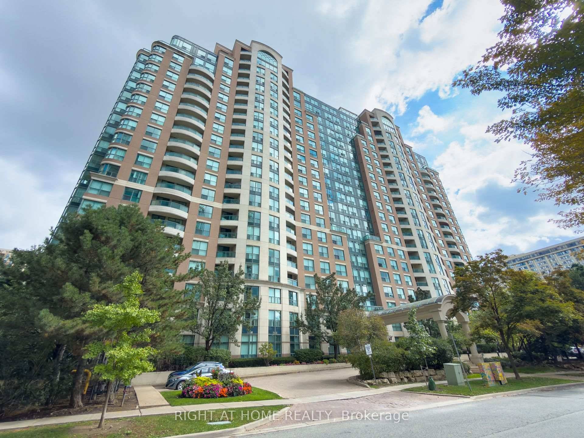 Very conveniently located at Yonge amp ; Finch in the Middle of the City, Bright East Exposure, Functional and Spacious Layout, a Large Open Concept Den for Home Office Entertainment, ...