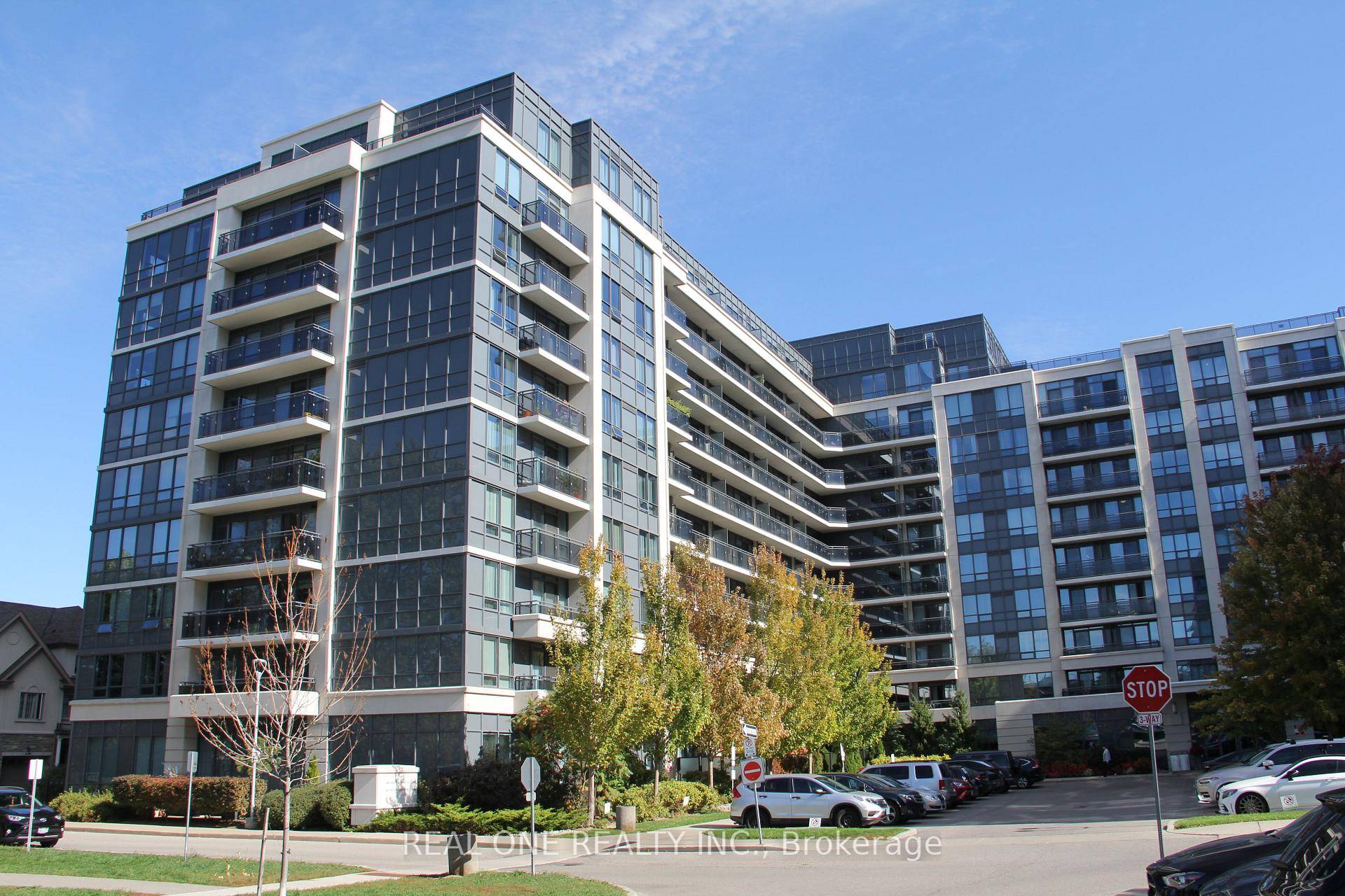 Luxury Condo located In The Heart Of Richmond Hill, Close To 404, 407, Malls Times Square, Jubilee, Commerce Gate, Go Station, Walk To Viva Bus Stop, South Facing enlarged balcony ...