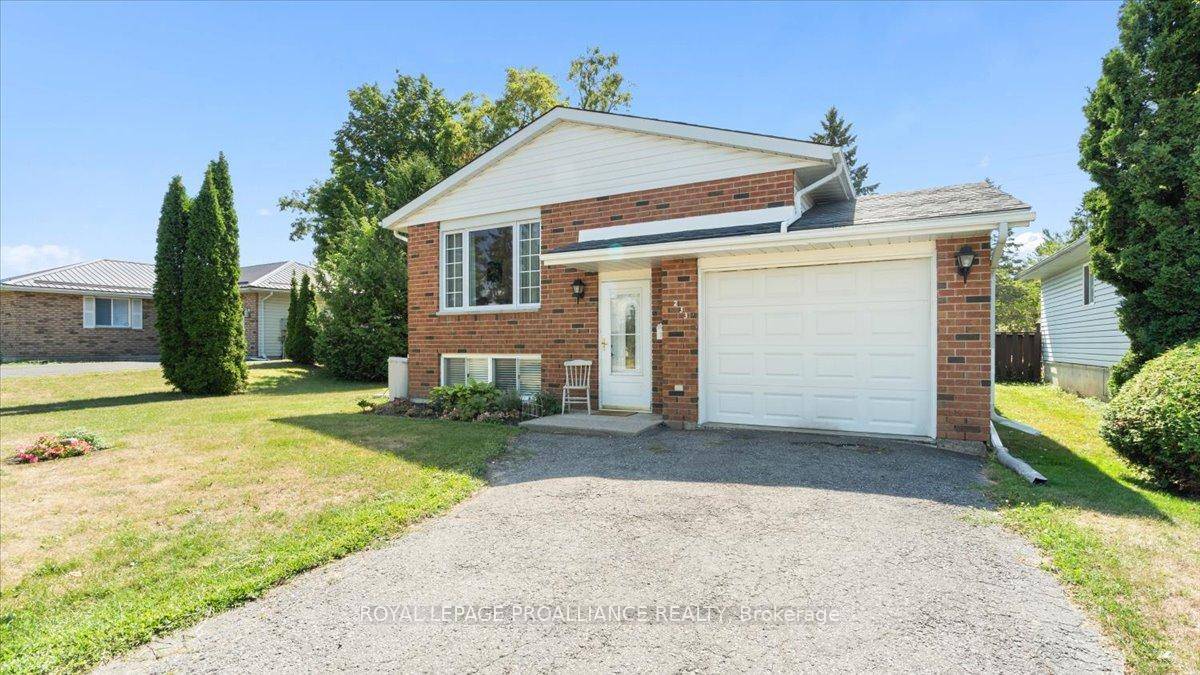 This perfectly sized home for retirees or first time buyers has so much to offer.
