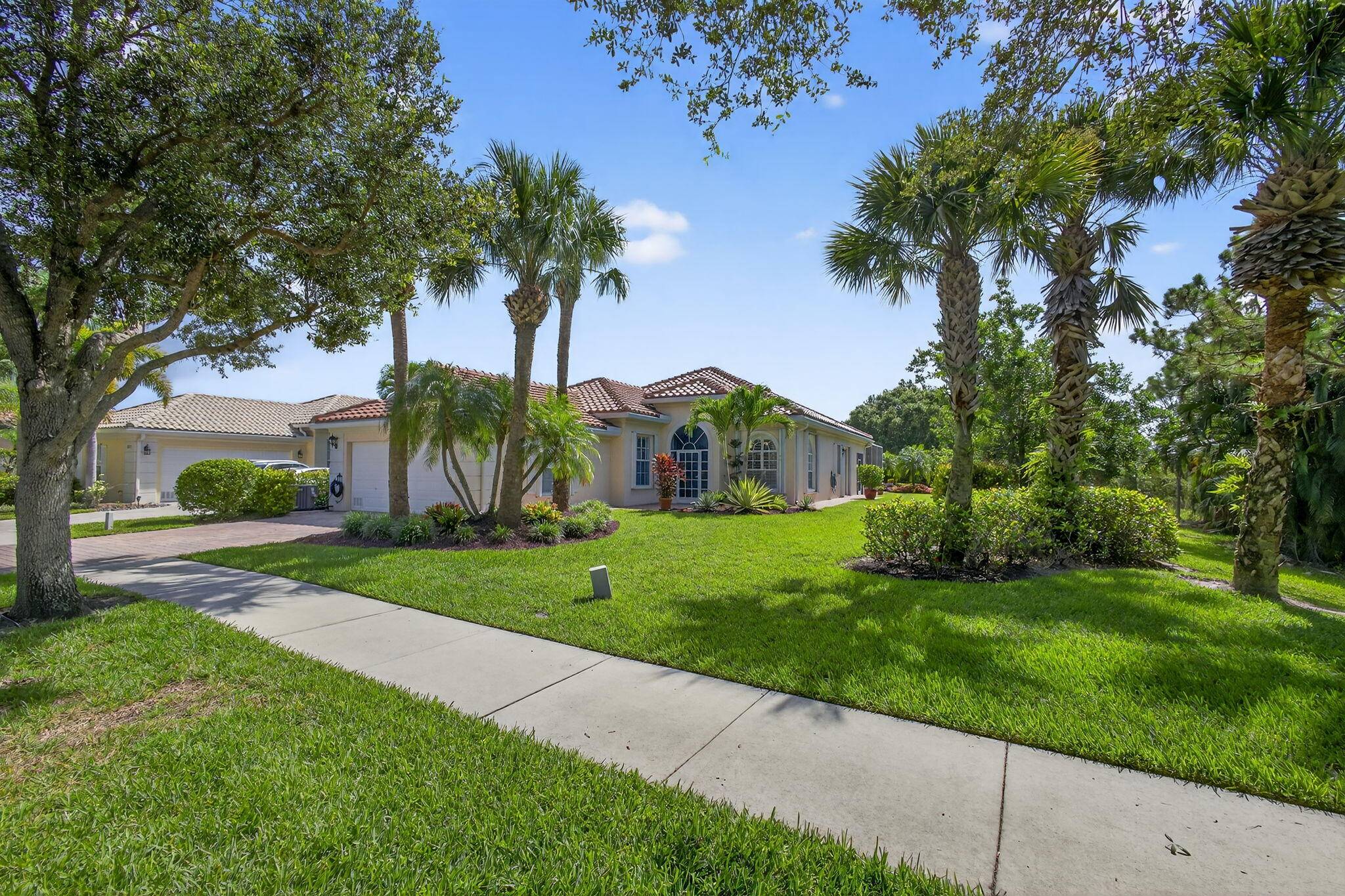 Welcome to 9081 SE LaCreek Court in beautiful Hobe Sound.