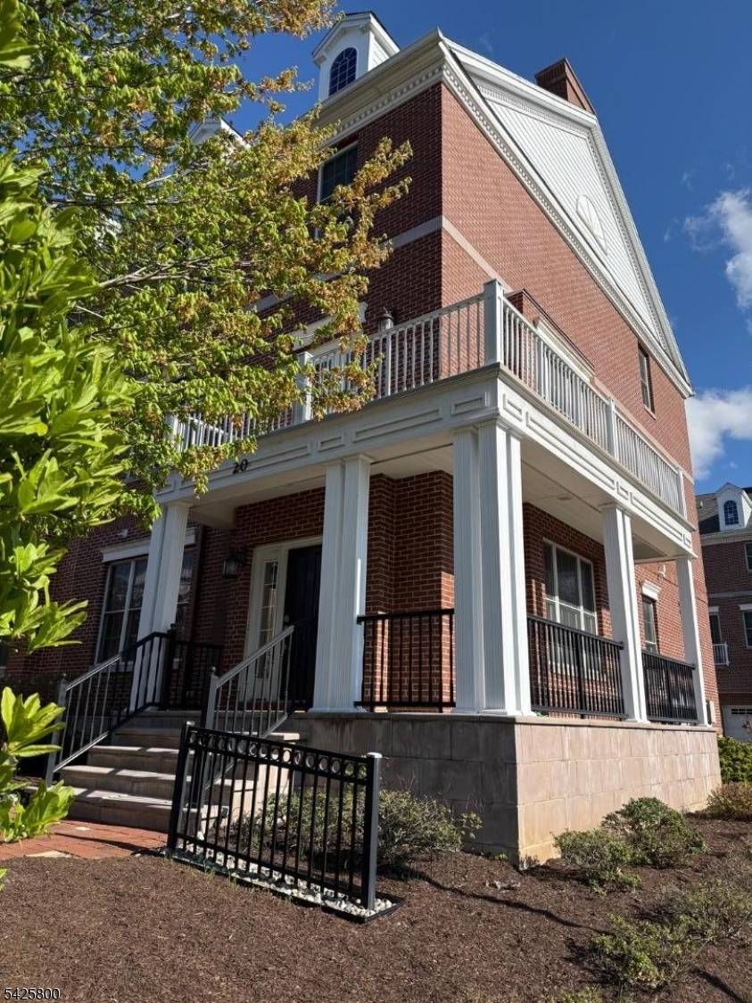 LIVE IN THE HEART OF TOWN, WHERE CONVENIENCE MEETS COMFORT !