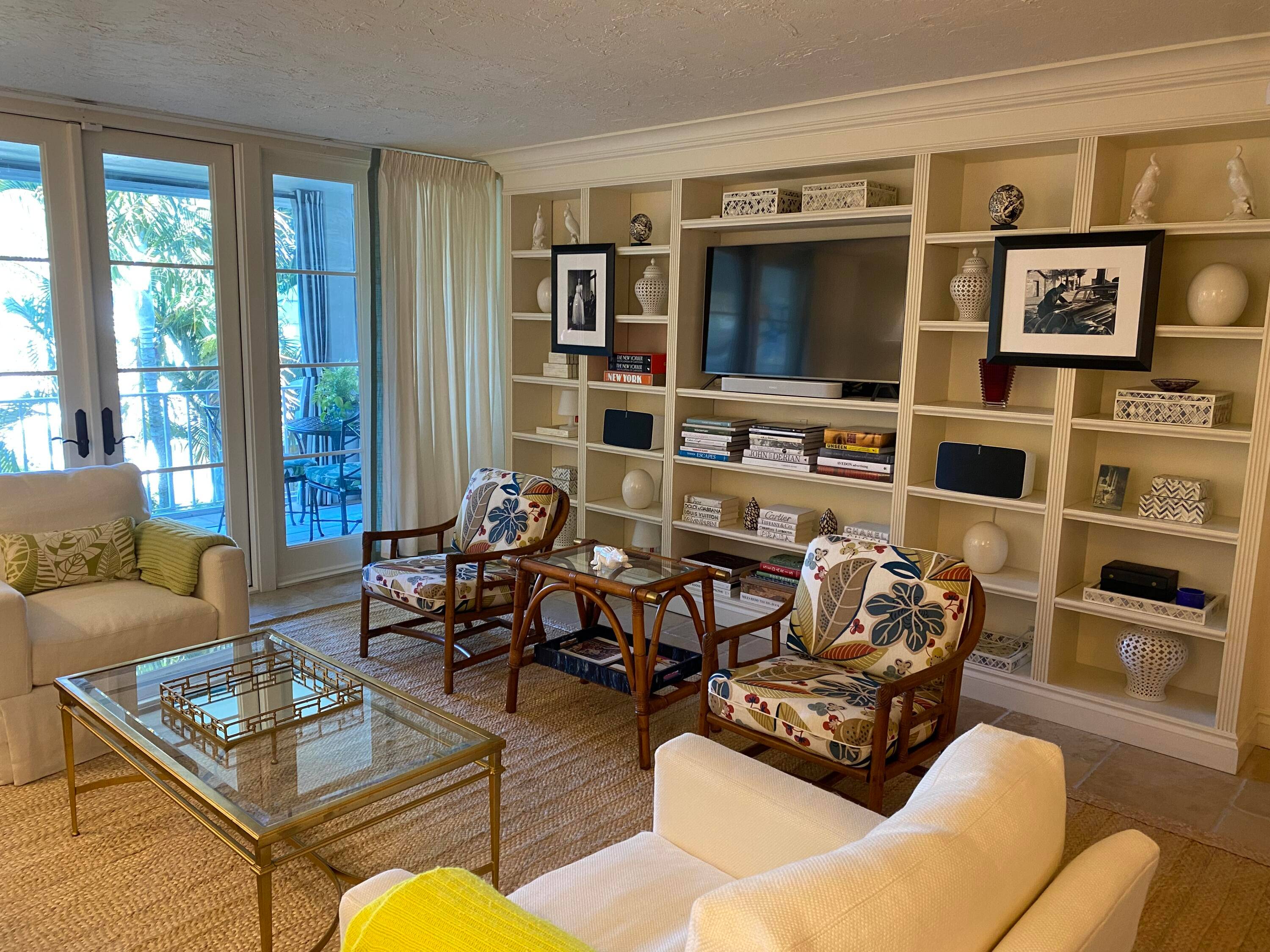 201 Everglade 205 is a nicely renovated unit with great attention to detail.