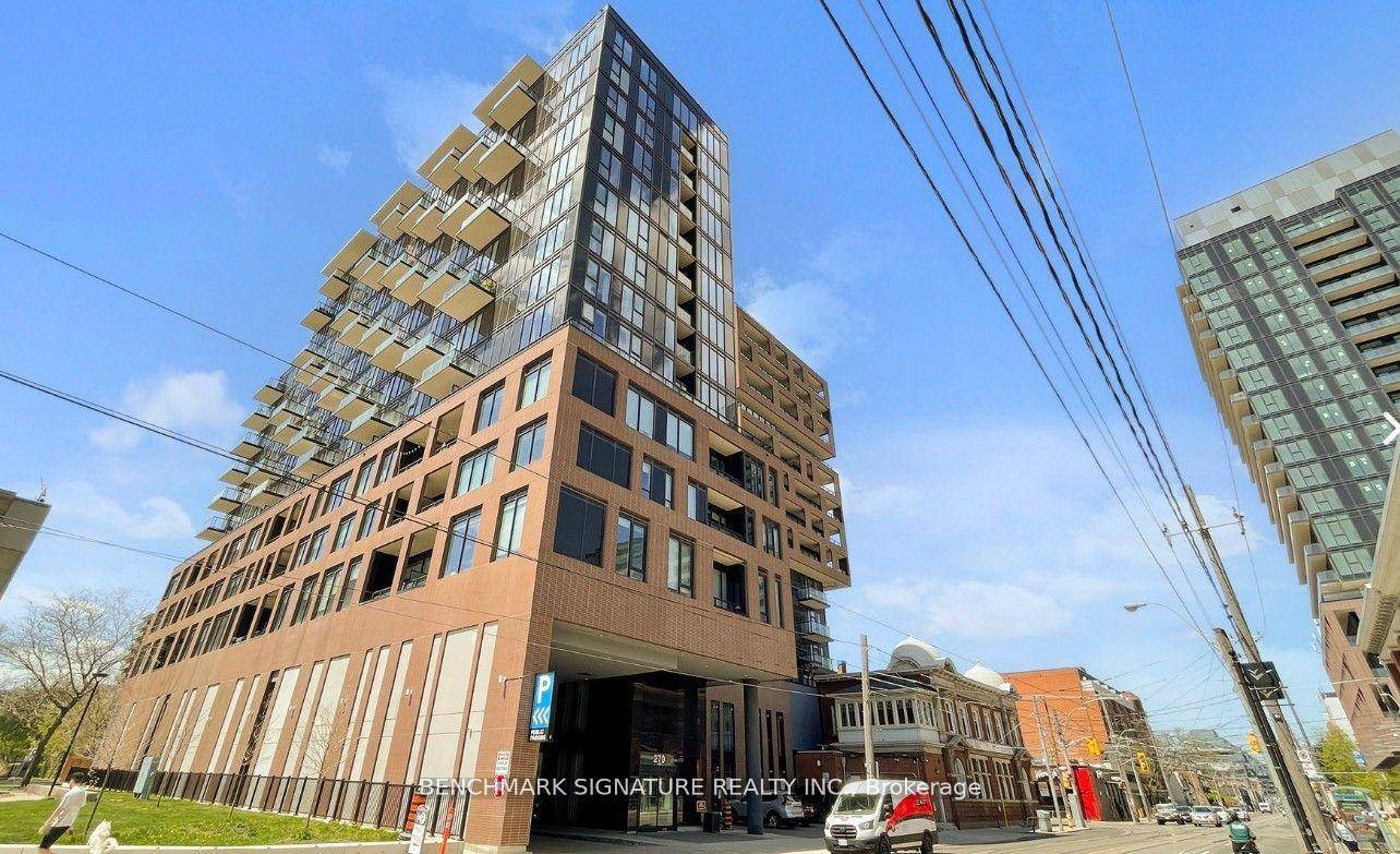 Welcome to XO Condominiums at 270 Dufferin St !