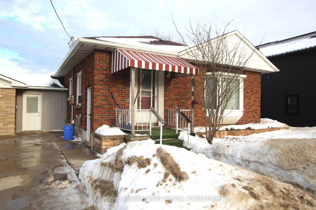 Welcome home to this beautifully finished, newly completed 2 bedroom, 2 bath main floor rental in a Mount Forest duplex.