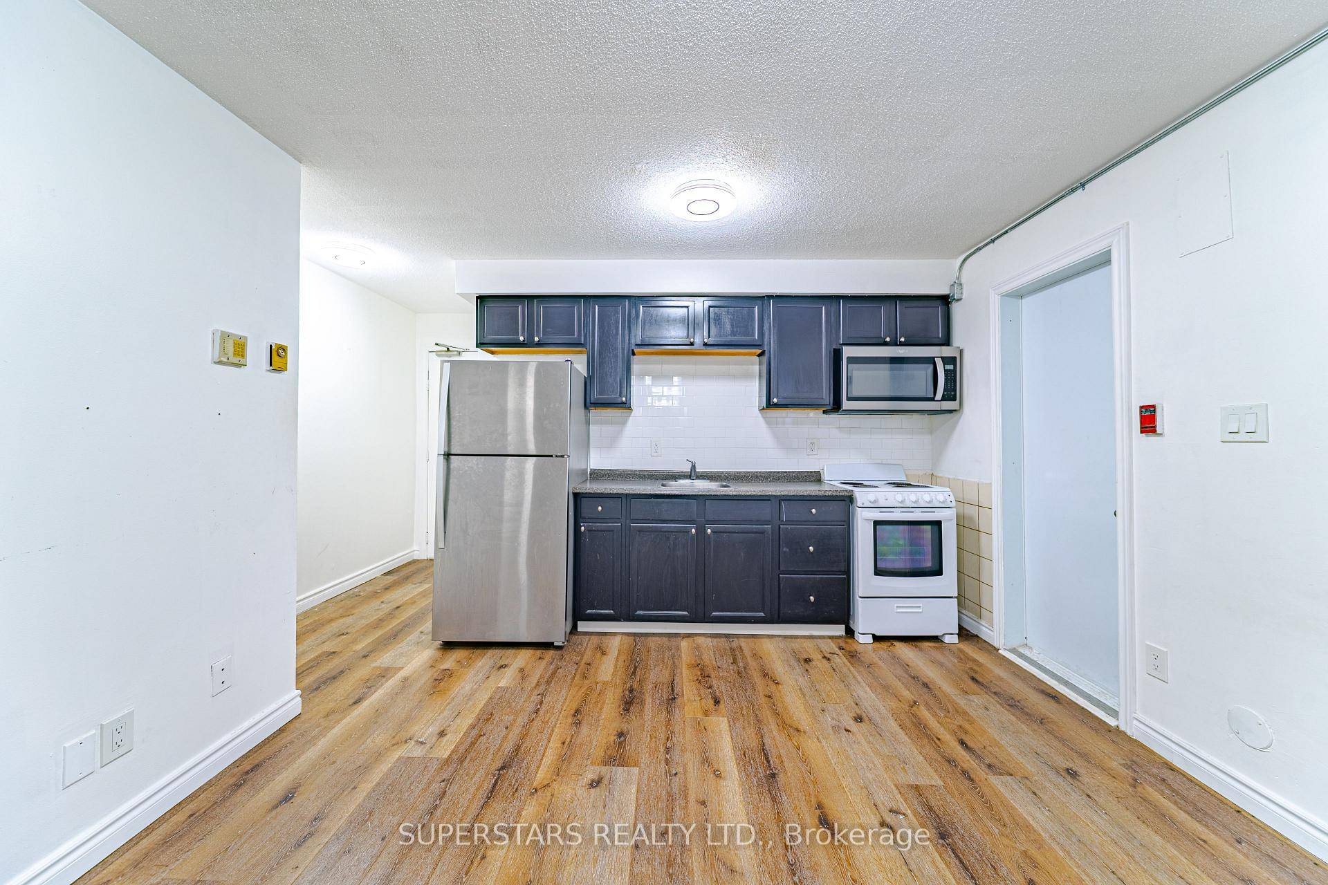 Welcome to 462 Sherbourne St, Located in historical Cabbagetown.