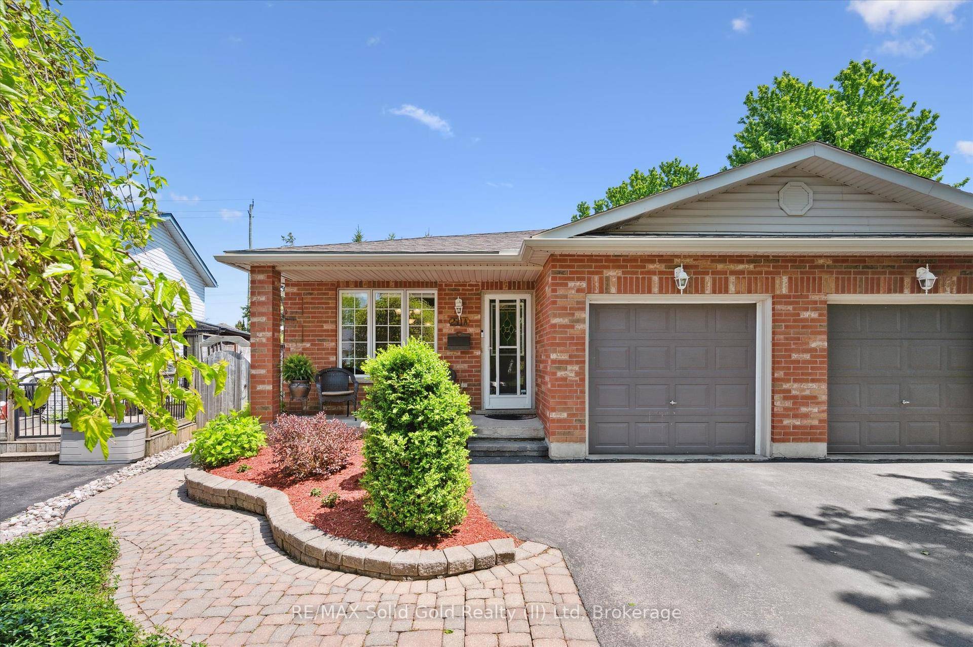 Welcome to your private backyard retreat in the heart of Waterloo, where lifestyle and location come together in the most effortless way.