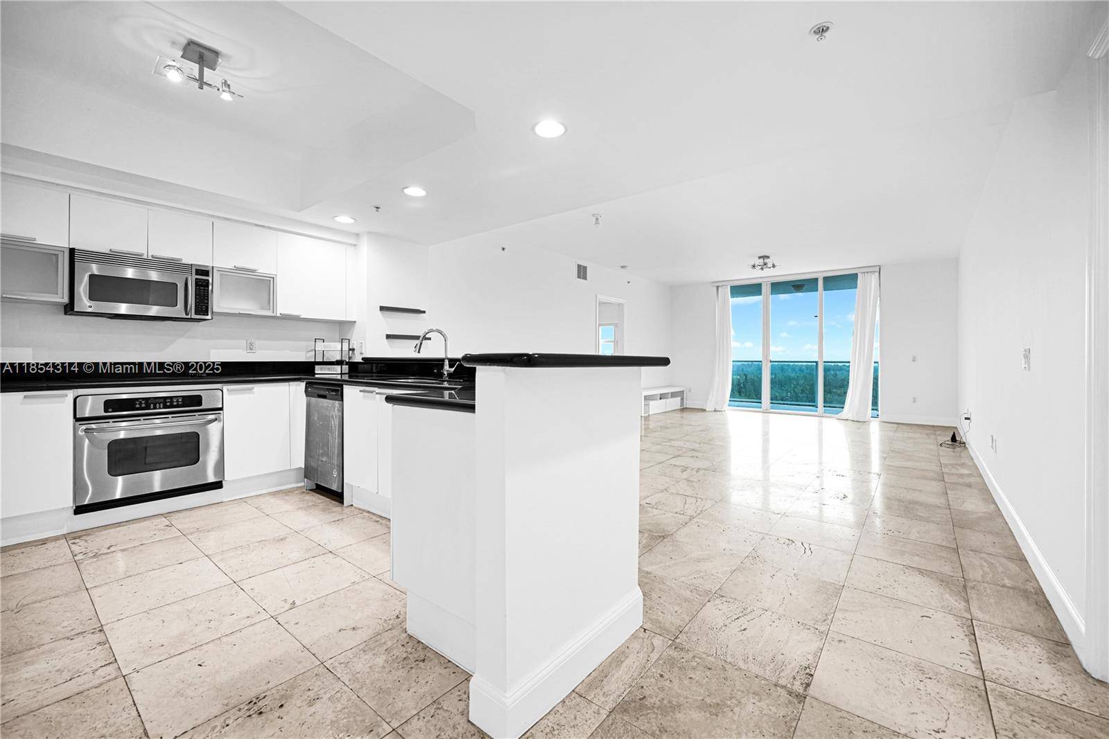 Incredible water views ! Spacious 2 beds, 2.
