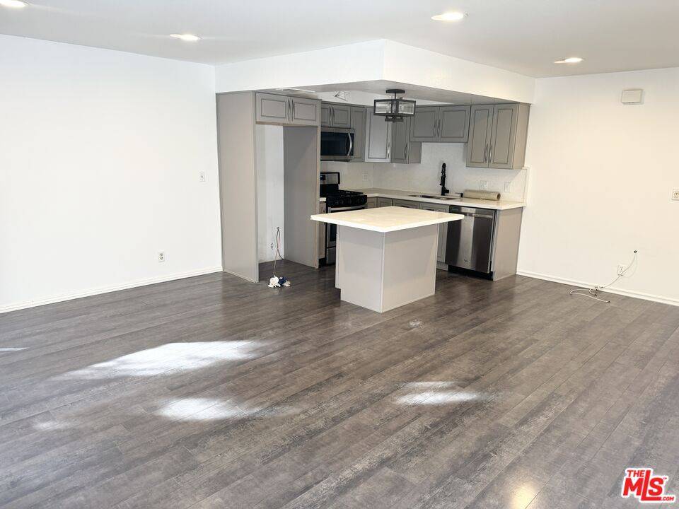 2700   Cahuenga Blvd 3.0 Hollywood Hills East LA
