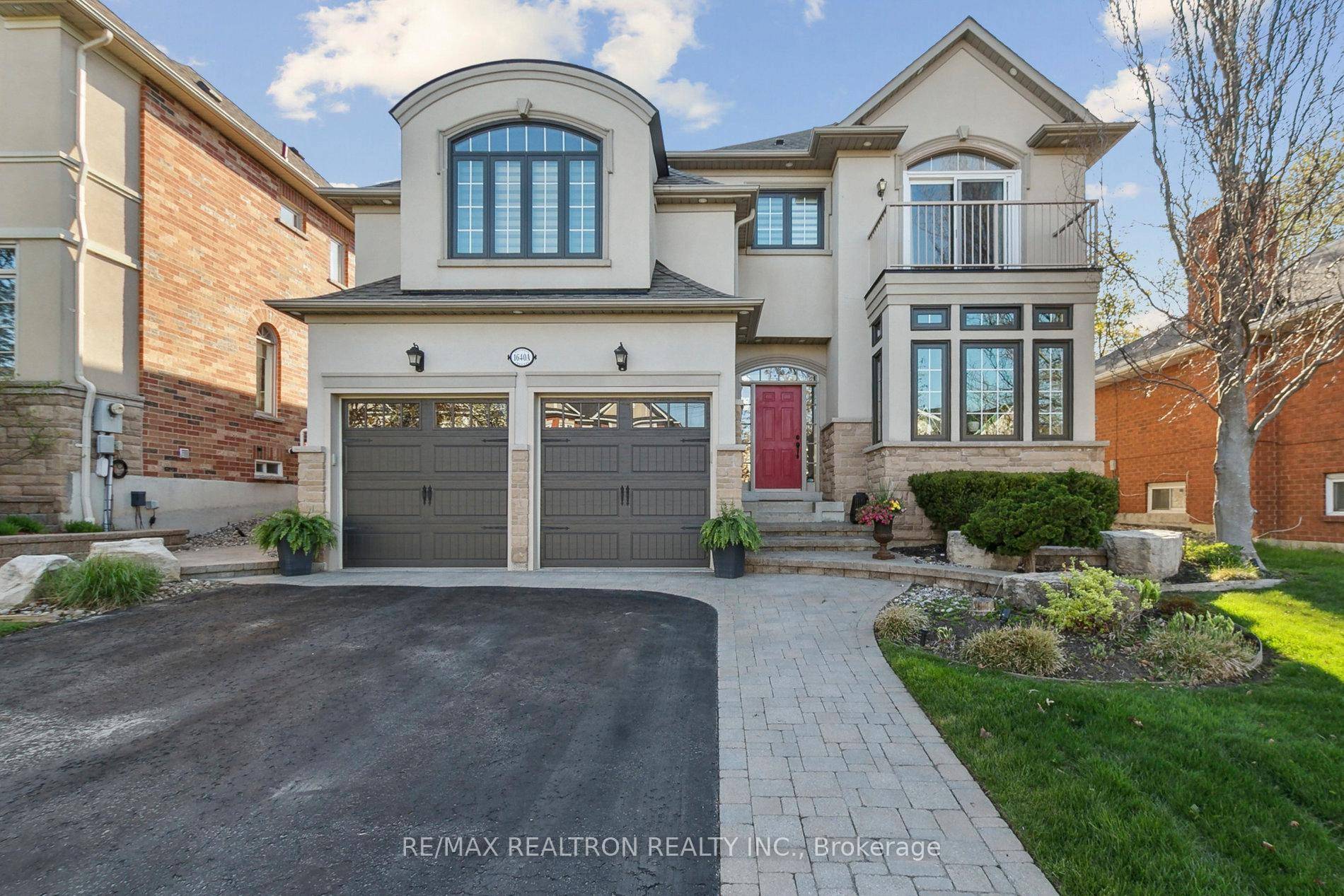 Welcome to 1640A HEATHSIDE CRES, a custom 3100 sq ft beauty built by Marshall Homes situated in the sought after Liverpool community.