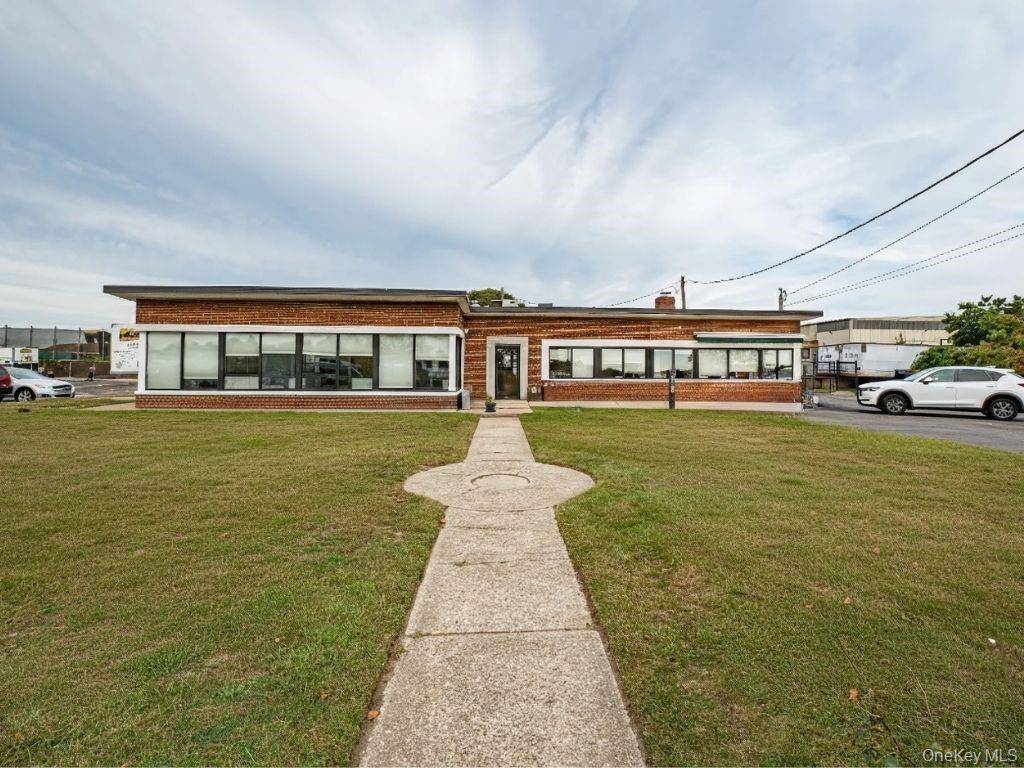 Excellent exposure. Town of Babylon GB Industrial District allowing for both industrial and retail uses asphalt amp ; cement manufacturing, iron works, gas stations, crematory, self storage, retail stores, personal ...