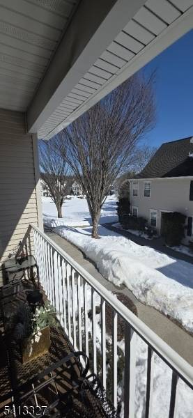 Move in ready 2 bedroom, 2 bath condo in desirable Cambridge Heights.