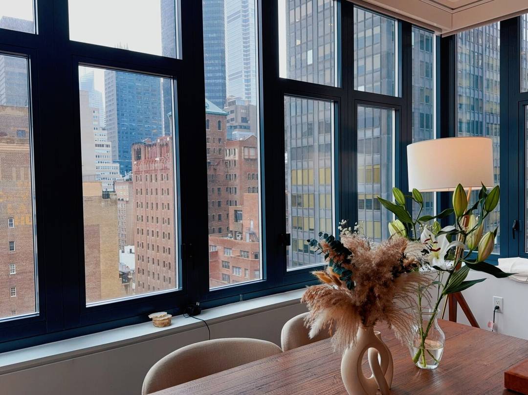 Photos are from a lower floor unit ; the views from 17A are significantly better.