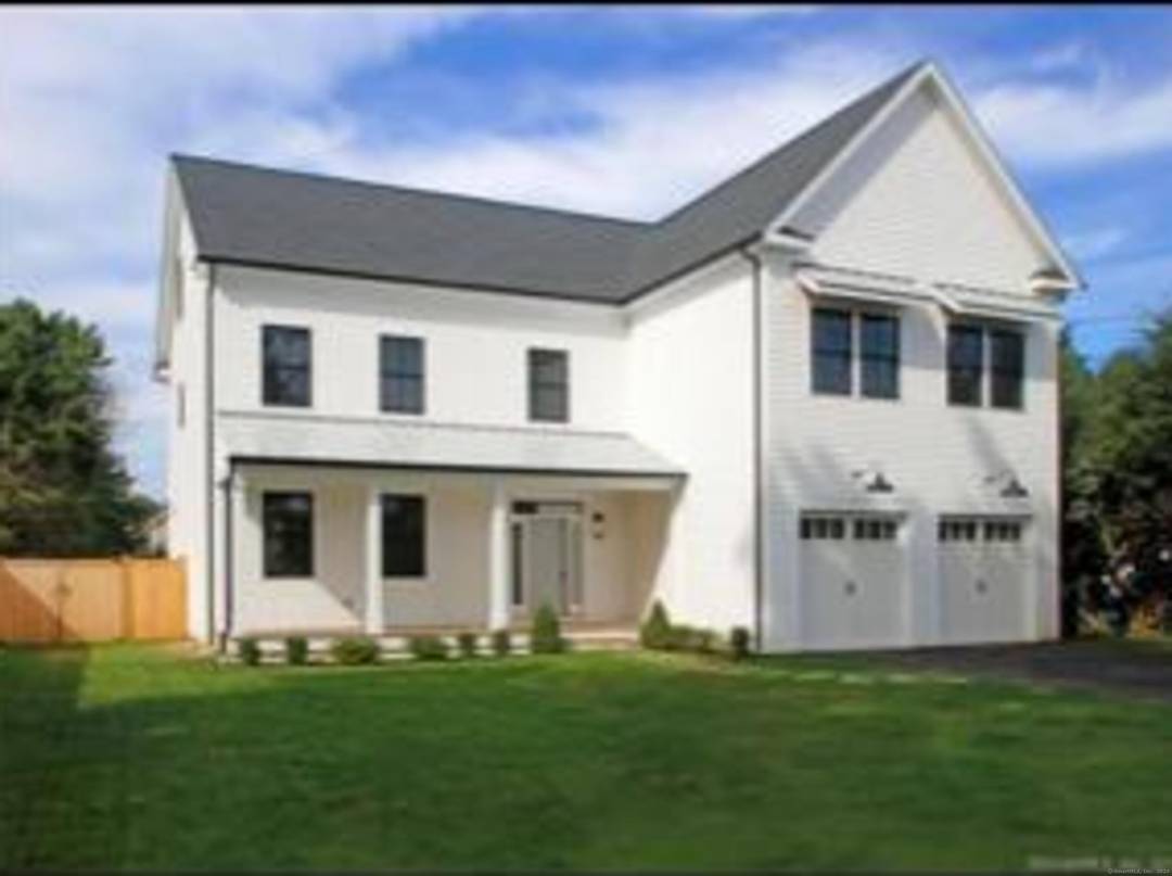 Located in the Hunt Club area of Westport, this Modern Farmhouse Colonial rental offers flexible living space across four finished levels.