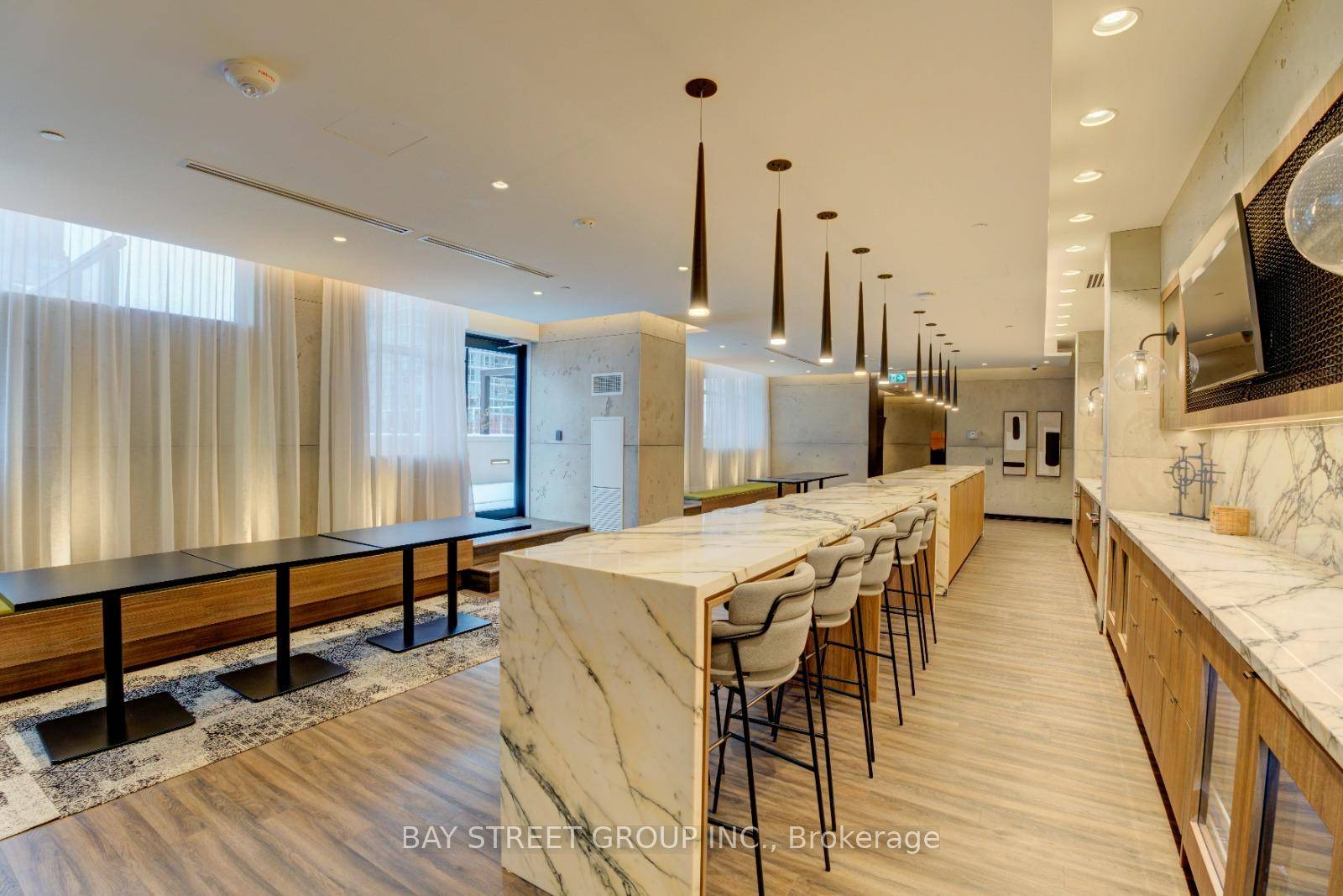 1 Bedroom Den available for lease on 7th floor in Etobicoke on Lakeshore, 595 SqFt Suite You must see in person the Real Beauty of the Unit Den is made ...