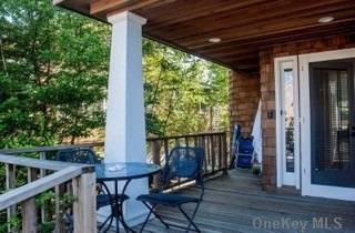 Beautiful 5 Bedroom, 3 Bath Pool House !