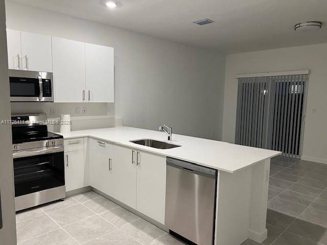 Exceptional brand new townhouse located in the gated community of Altamira This spacious sqft 1570, light filled property is perfect for those seeking comfort and convenience.