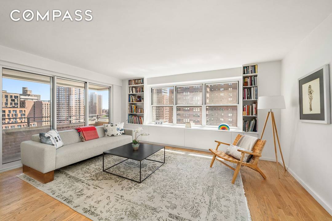 Lower East Side 2br 1bath with outdoor space and insane views of Manhattan Bridge and NYC skyline Floating high above the vibrant pulse of the Lower East Side.