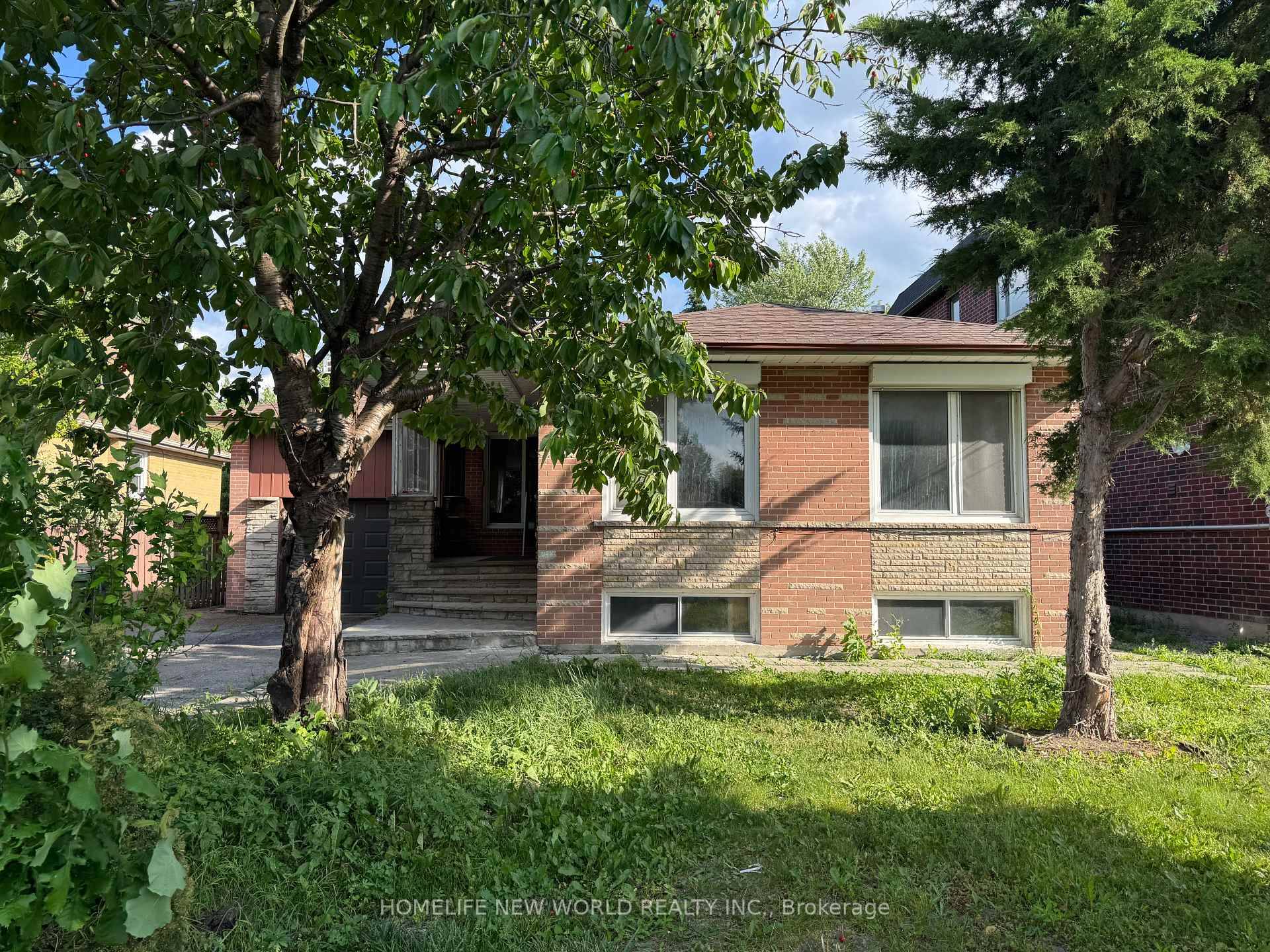 Renovated Bungalow Located In Center of Toronto, Next To Yonge Street !