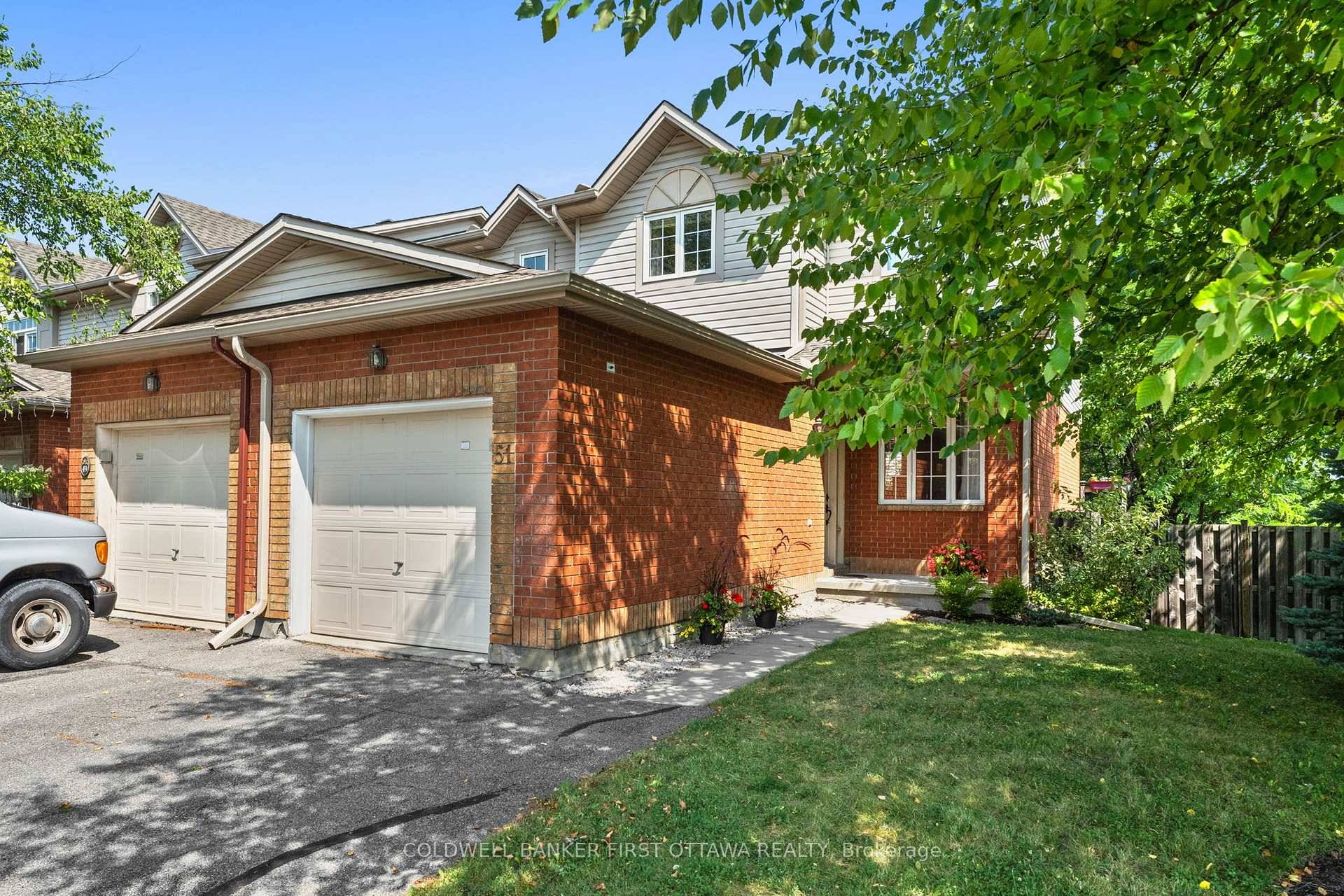 Bright and spacious corner lot END UNIT in Morgan's Grant and the heart of Kanata's Hi tech sector !