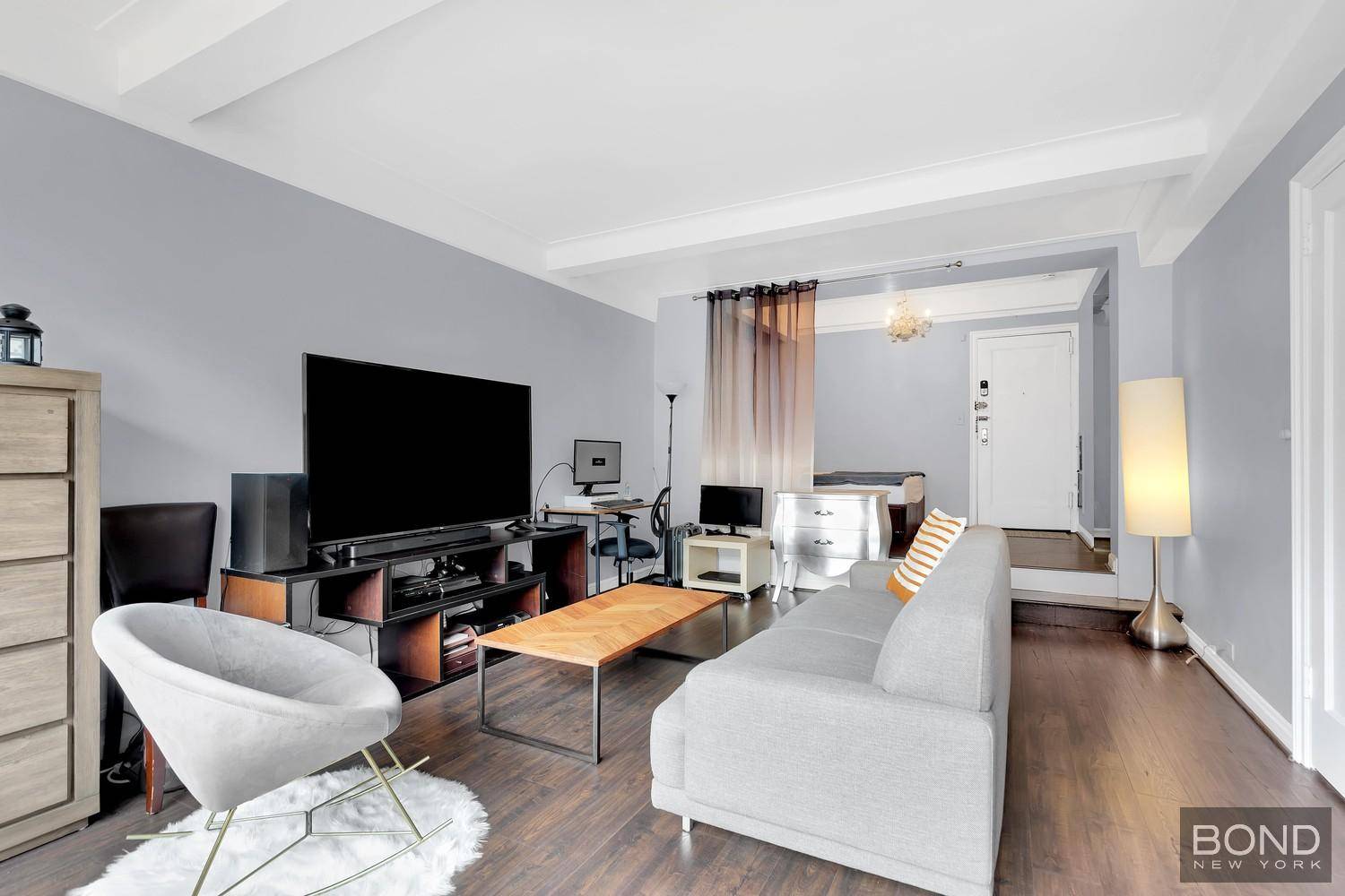 Stunning H Line Studio in Prime Location !