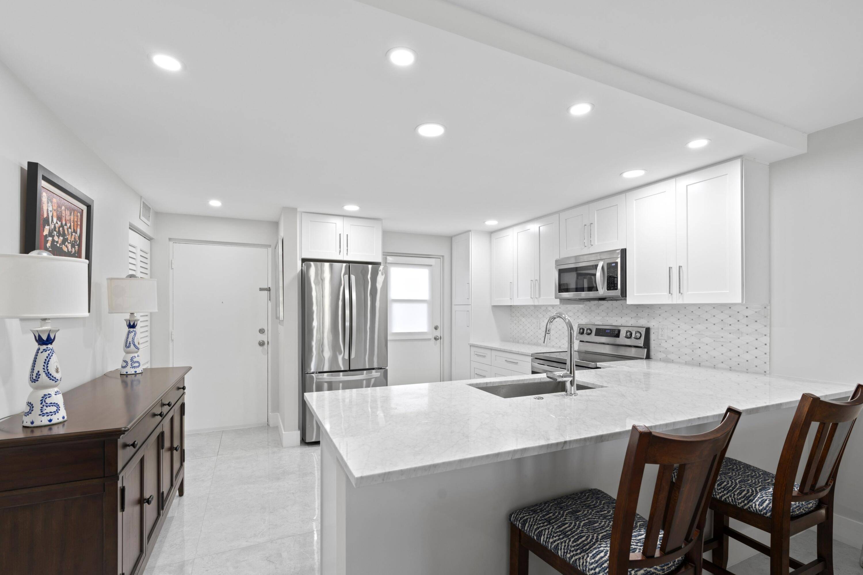 GORGEOUS CONDO NEW ROOF 2023 NEW AC 2021 NEW WH COMPLETE HURRICANE IMPACT WINDOWS 2022 FIRST FLOOR Desirable East Boca Raton Location of Boca Teeca !
