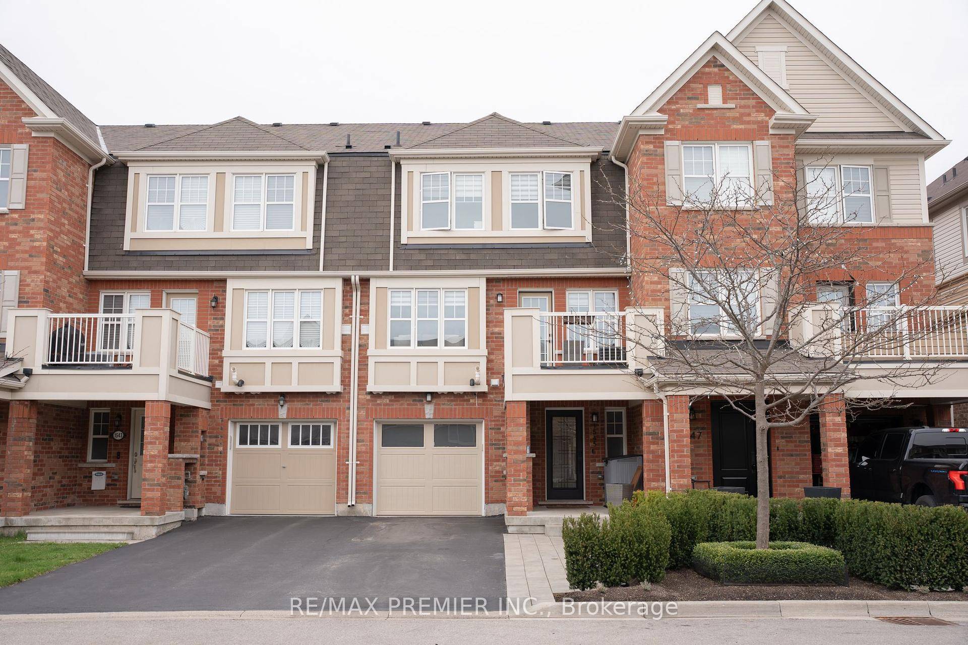 Beautiful Freehold Townhouse in a Prime Location !