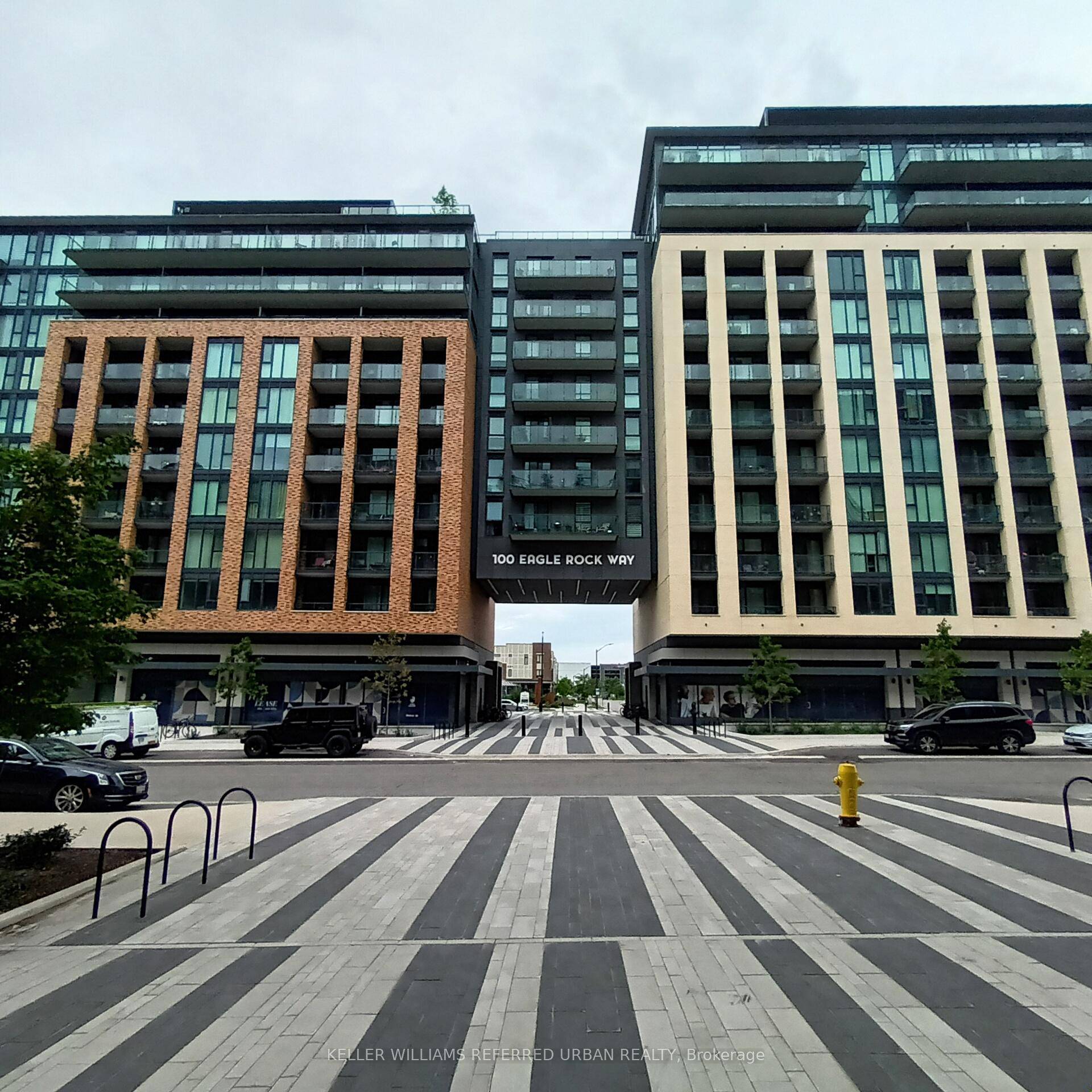 A beautiful, modern open concept 2 1 bedroom Suite in the East Tower of Go2.