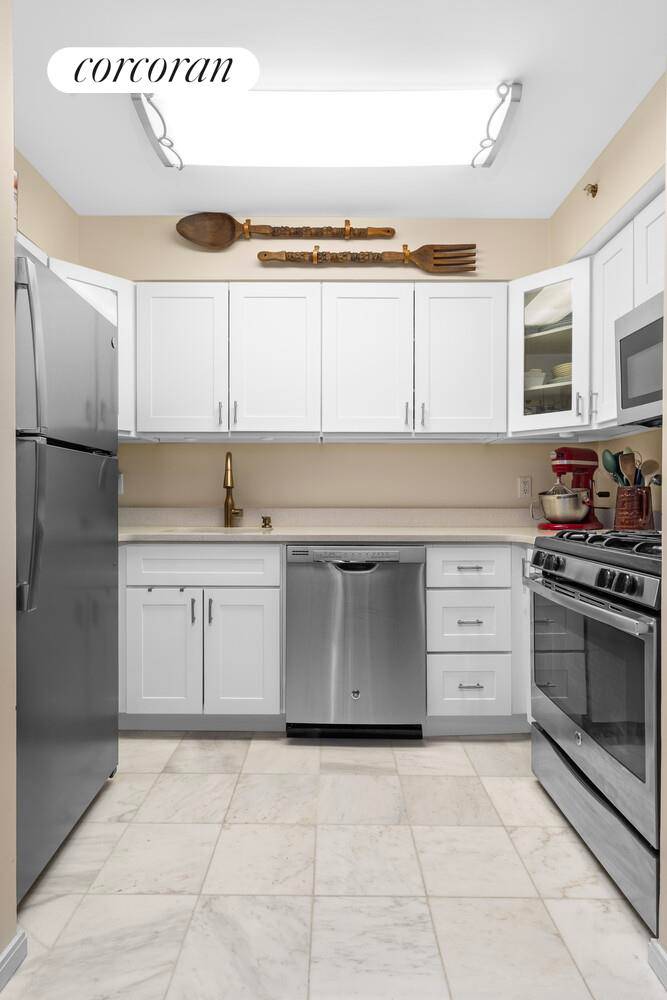 330 West 145th Street, Unit 409 The Hamilton, Hamilton Heights Own this thoughtfully maintained 2 bedroom, 1 bathroom at The Hamilton, a doorman condop built in 2003.