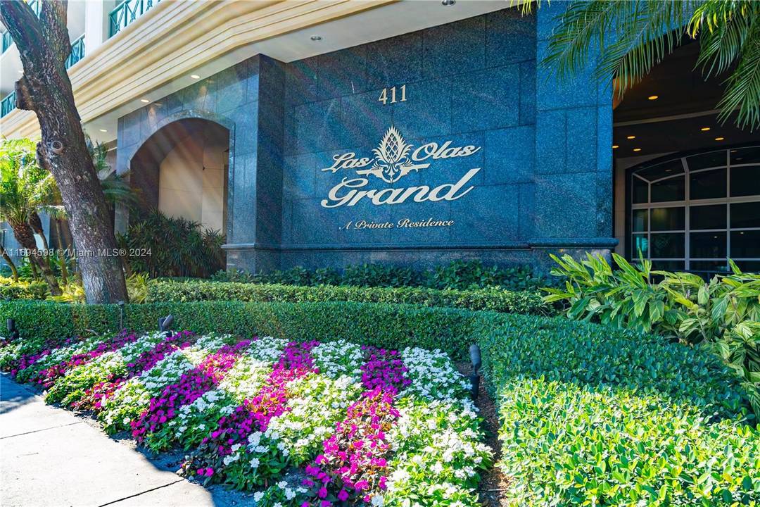 RARELY AVAILABLE HIGH FLOOR 2 BED, 2 BATH RESIDENCE WITH 1, 630 SQ.