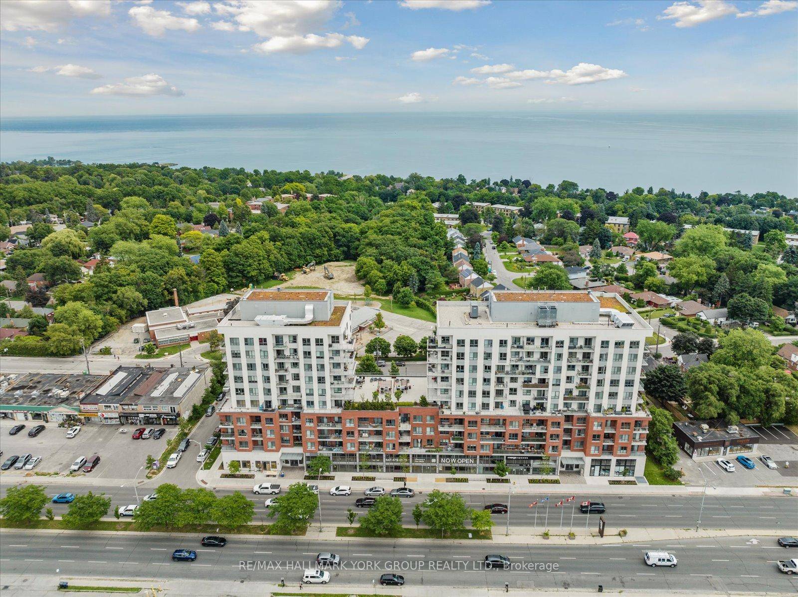 Welcome to easy living by the lake !