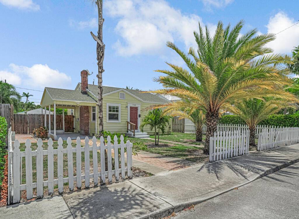 CHARMING COTTAGE HOME WITH ORIGINAL OAK HARDWOOD FLOORS, FIREPLACE, UPDATED KITCCHEN BATH.