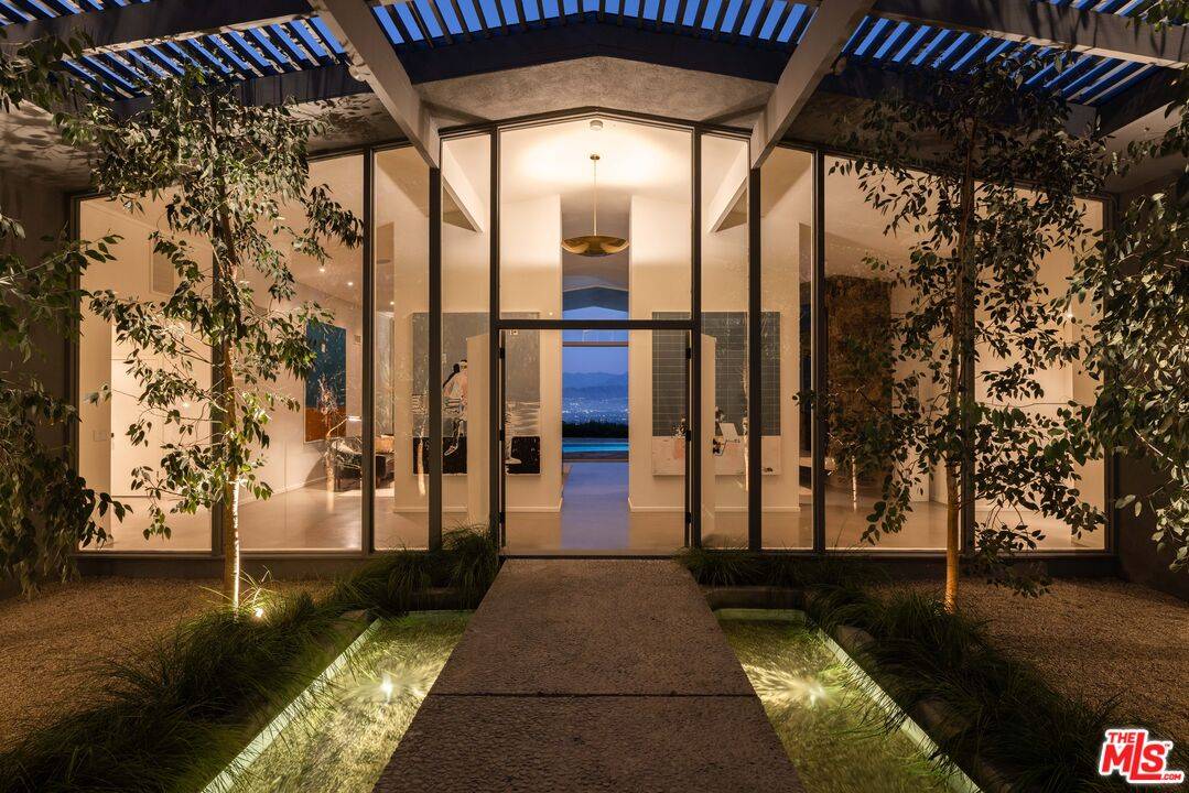 8559 Edwin Dr 4BR Hollywood Hills East La